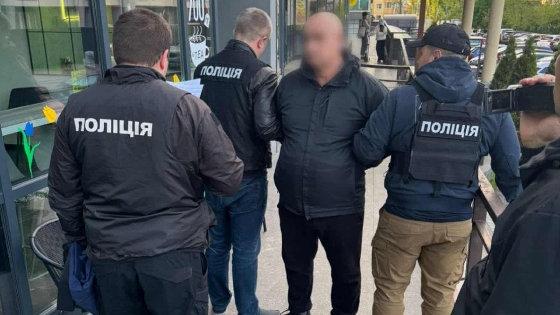 На Обухівщині загинув водій Citroen після зіткнення з фурою DAF Поліція Київщини затримала 64-річного організатора незаконного переправлення військовозобов'язаних за кордон за 18 000 євро