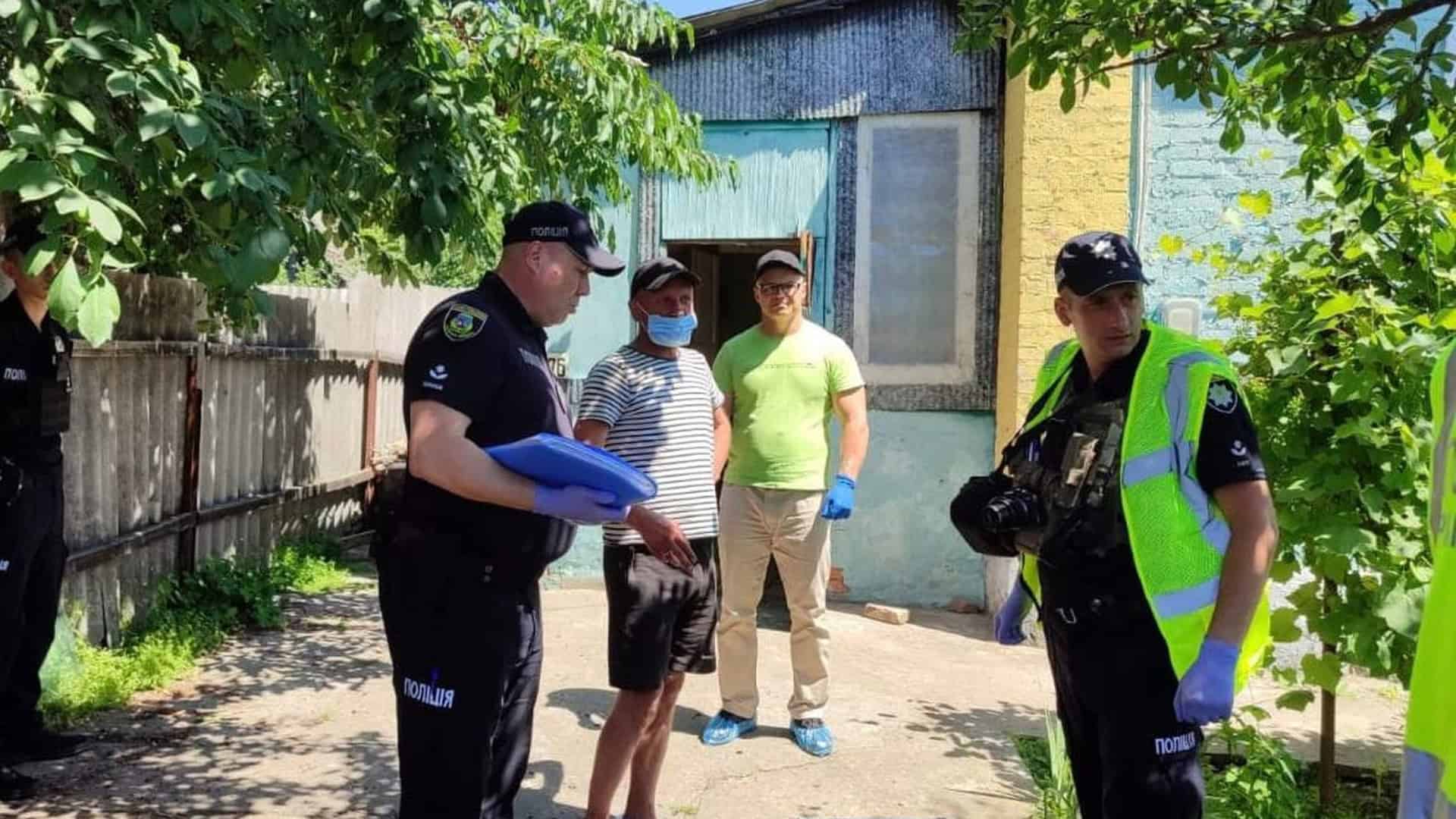 Поліцейські Київщини затримали 47-річного чоловіка, який убив сусіда сімома ударами ножа у Фастові