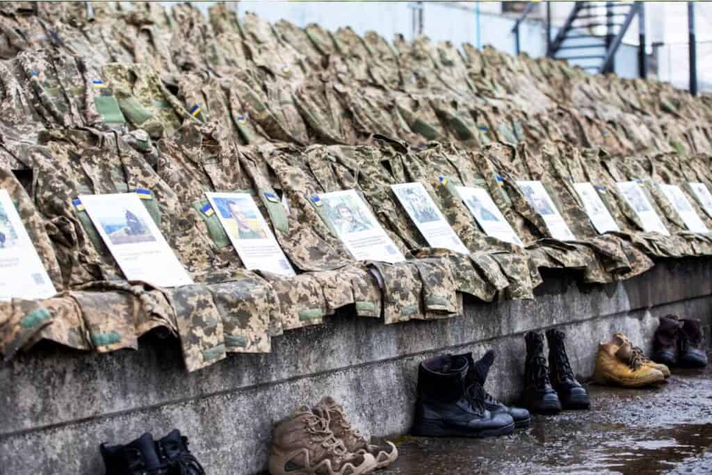 «Матч очікування» в Бучі: 500 форм на трибунах — символ зниклих безвісти захисників «Матч очікування» в Бучі: 500 форм на трибунах — символ зниклих безвісти захисників