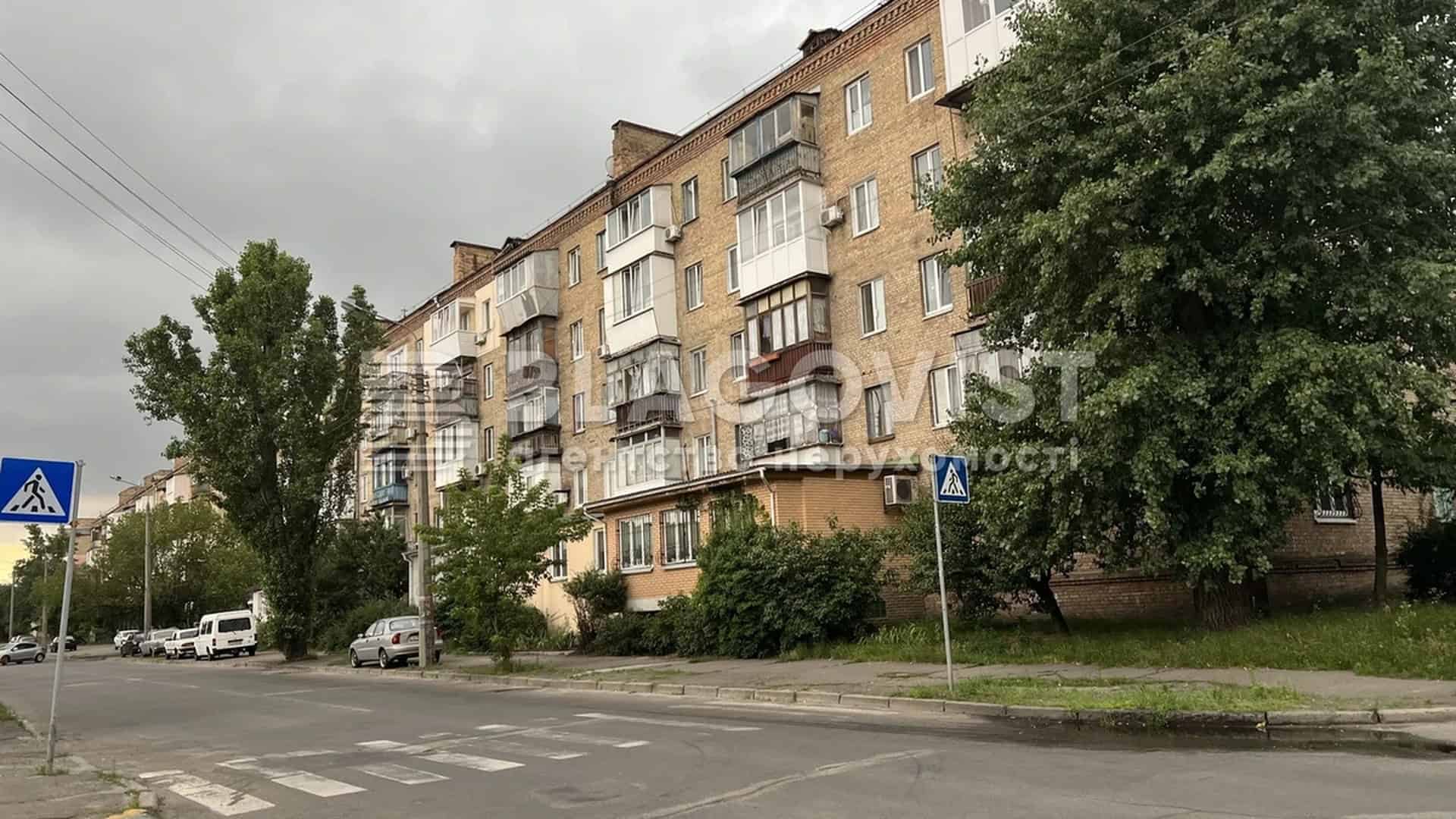 Резервне живлення для ОСББ Києва: термін — 20 квітня П'ятиповерховий будинок на вул. Пластовій 23 у Києві — мешканці майже рік без газу