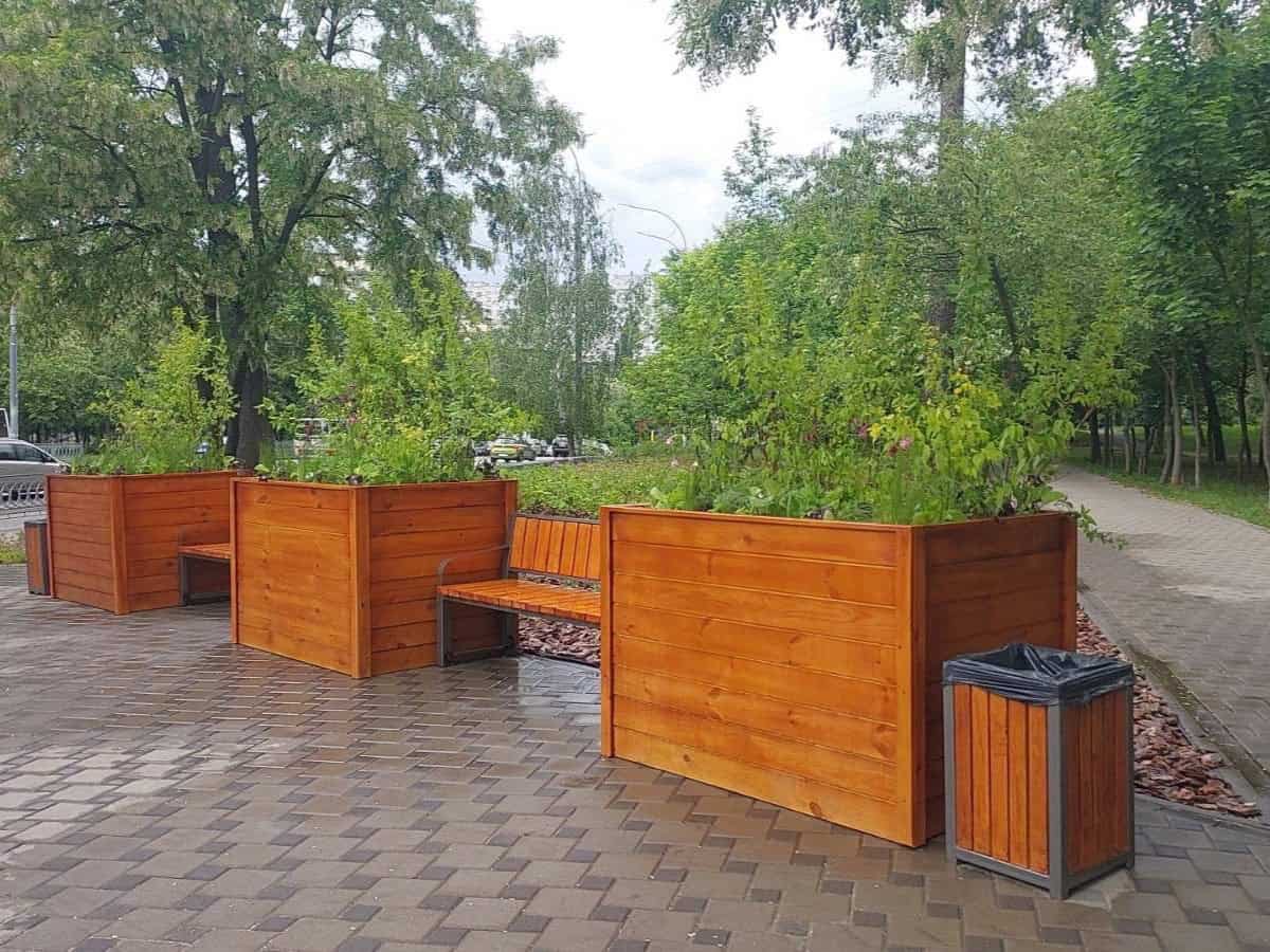 У Києві від початку року районні комунальні підприємства з утримання зелених насаджень облаштували 6 «кишенькових скверів» — невеликих зелених зон для