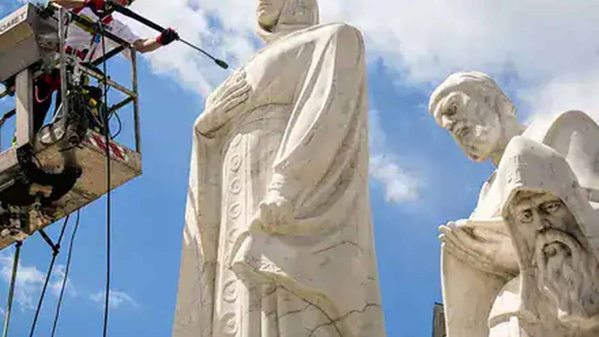 У Києві стартували Тижні благоустрою історичних пам'яток: ілюстративне зображення консервації монументу Ольги на Михайлівській площі