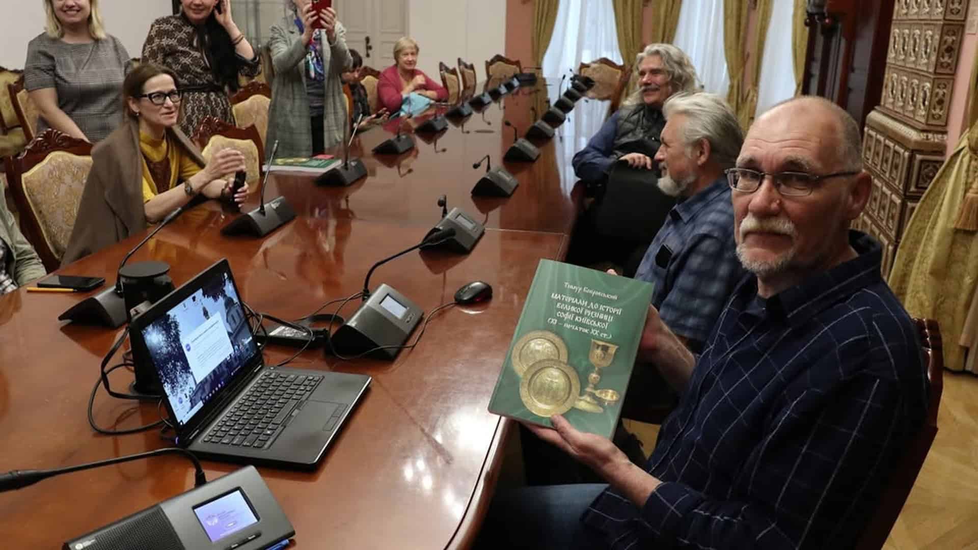 Палацик Мерінгів на Великій Житомирській руйнується: інспекторів не пускають Презентація наукової монографії про велику ризницю Софійського собору в Національному заповіднику Софія Київська
