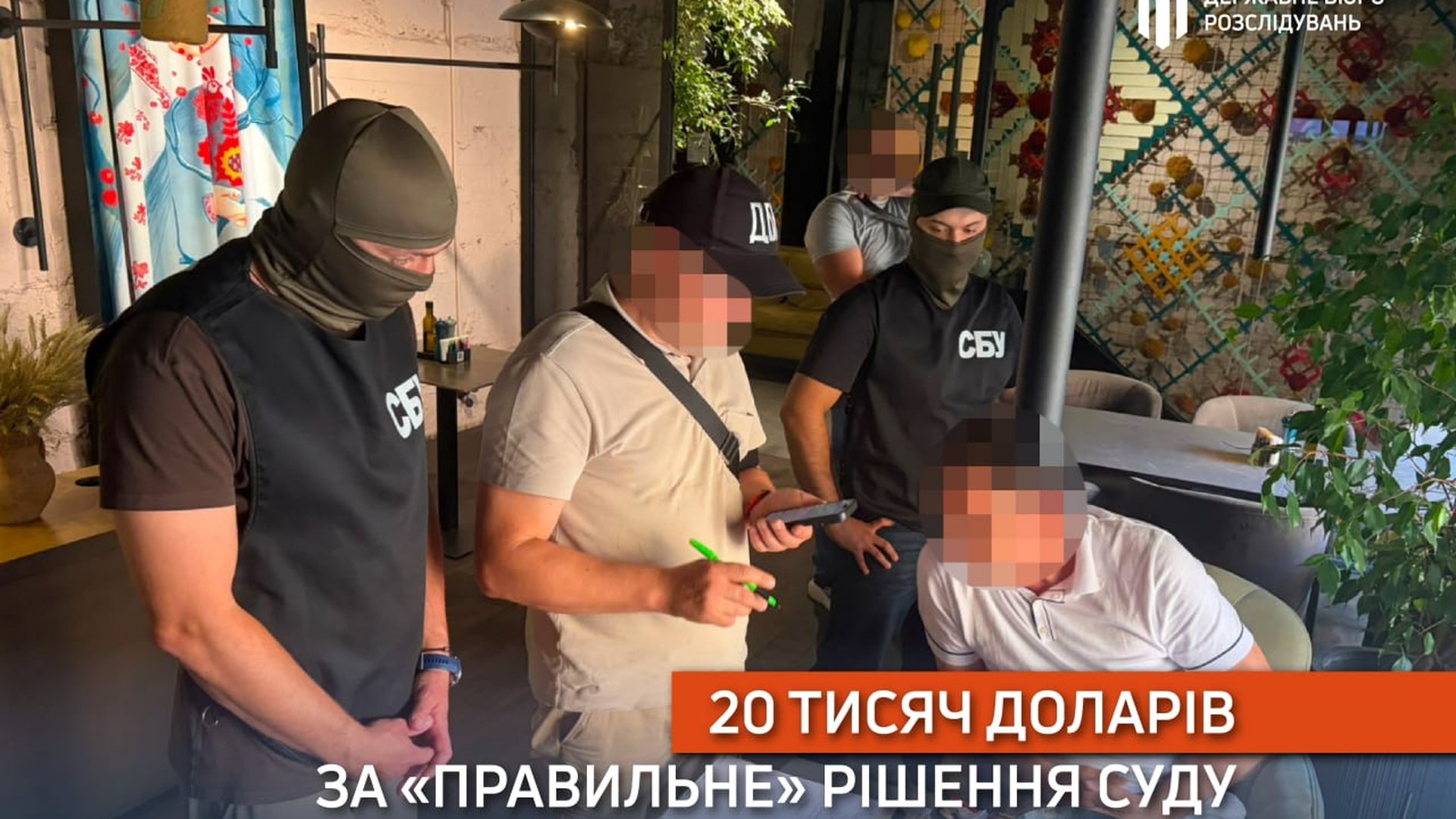 Прокуратура повернула Києву землю по вул. Медовій вартістю 14 млн грн Київський адвокат затриманий ДБР та СБУ за вимагання 20 тисяч доларів за вплив на рішення суду у митній справі