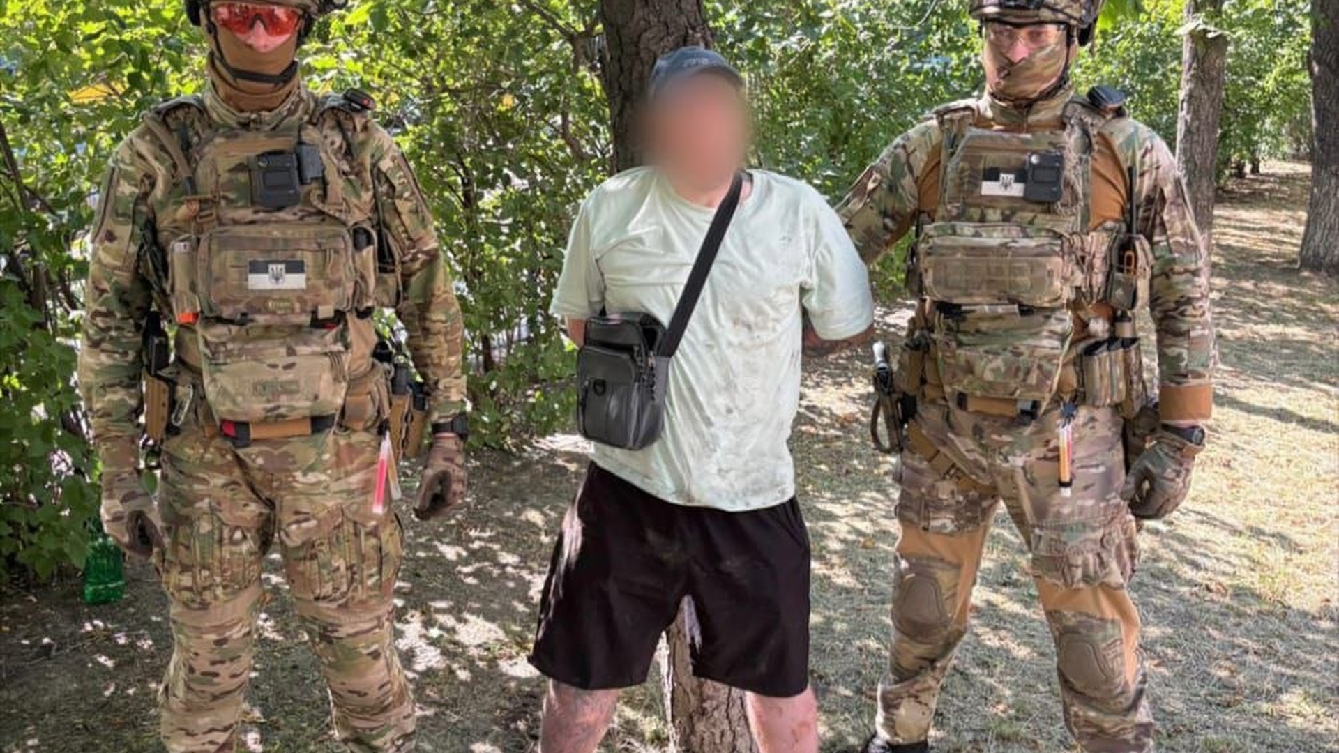 Поліцейські Київщини розслідують постачання наркотиків у виправну колонію через замасковані поштові посилки з цукерками