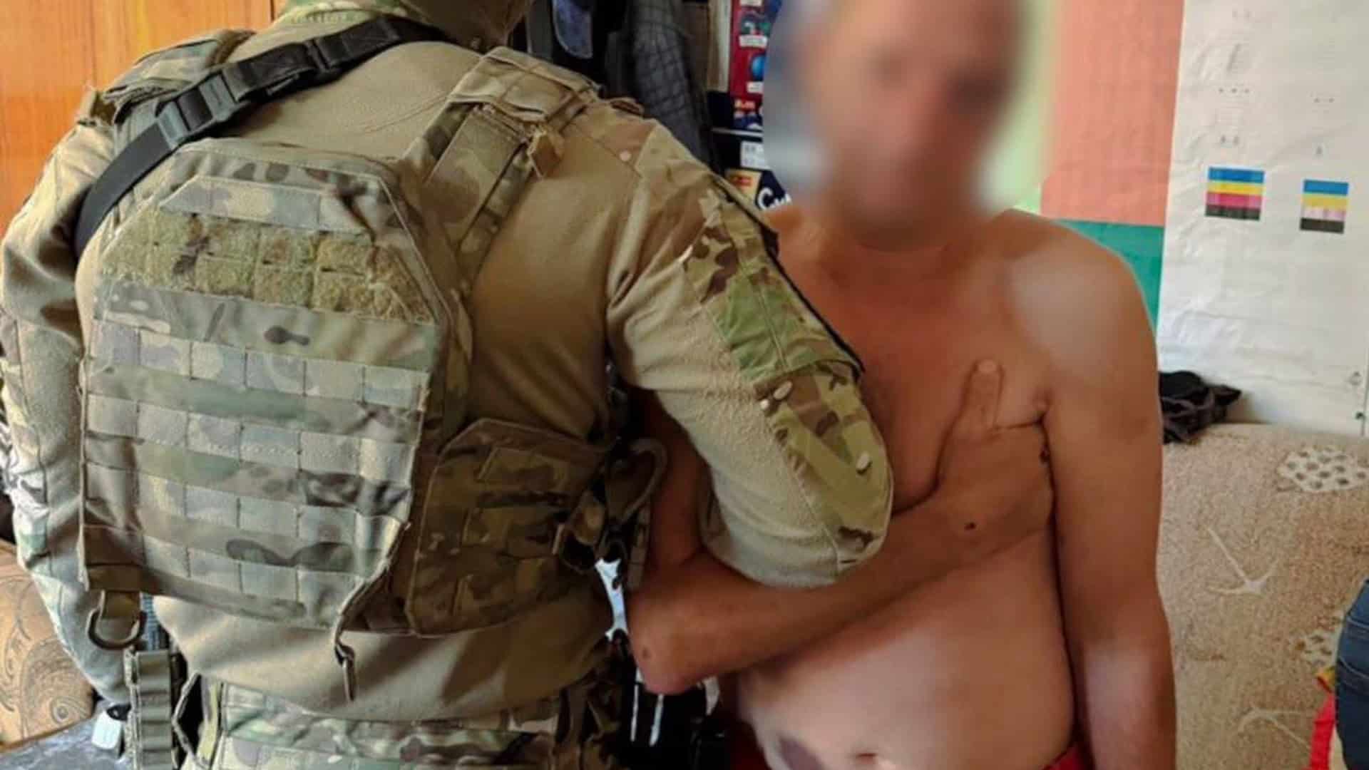 Поліцейські Бучанського району затримали 36-річного жителя Білогородки за незаконне зберігання гранати Ф-1 та патронів різних калібрів
