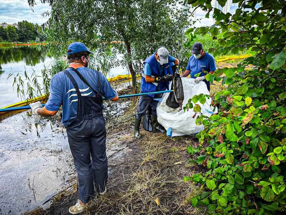 У Білій Церкві 18-річний юнак забив до смерті 45-річного знайомого Фахівці КП «Плесо» разом із ДСНС та науковцями продовжують ліквідацію наслідків екологічного забруднення озера Кирилівського у Києві. Розтягнуто 550 м