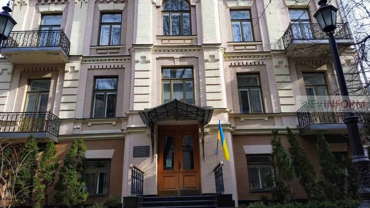 У Лаврі відреставрували напрестольний хрест 1751 року Флігель садиби Грушевських на Паньківській 9 у Києві — єдина споруда що вціліла після пожежі 1918 року
