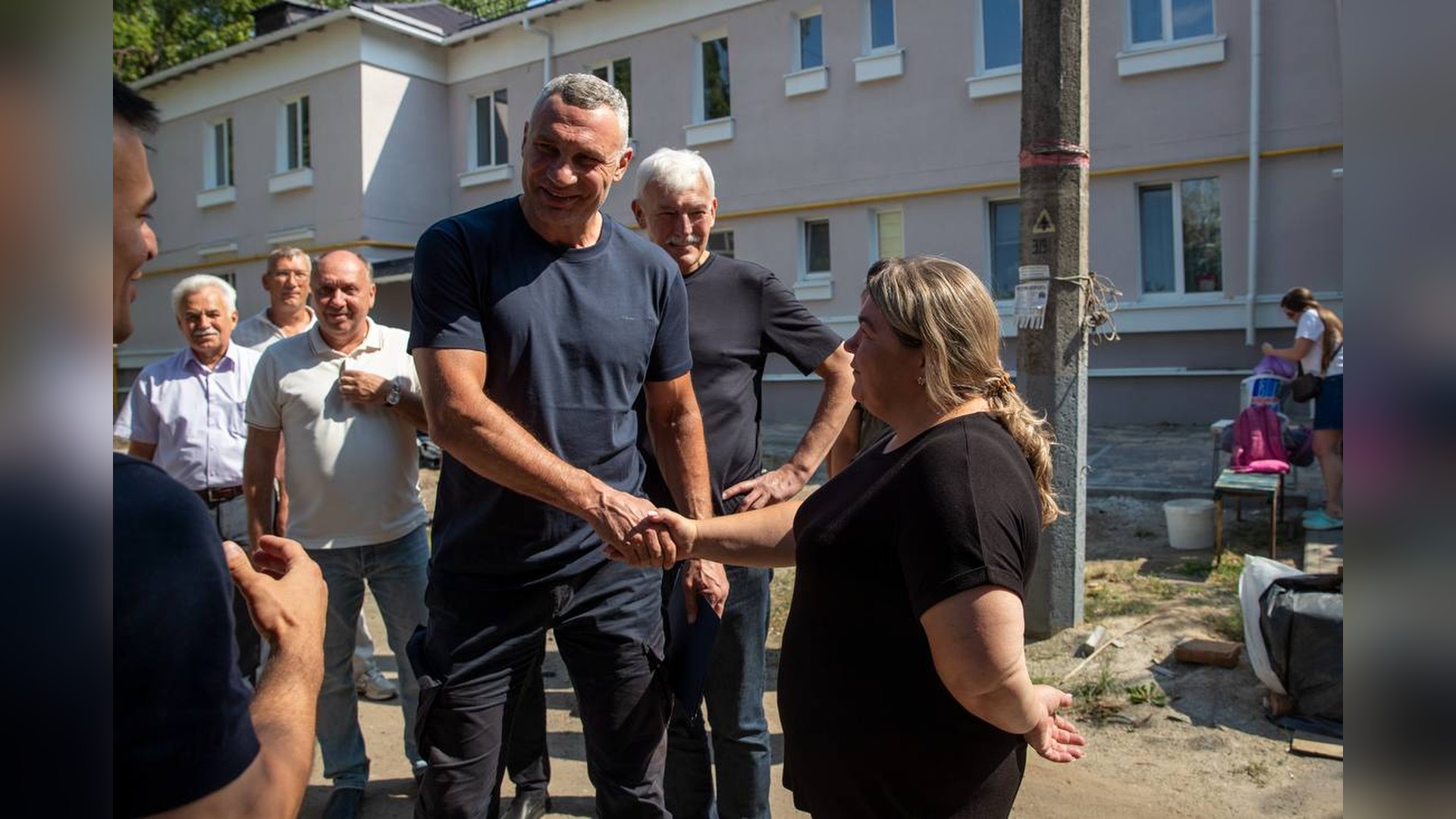 33-річного киянина судитимуть за сексуальну експлуатацію п’ятьох племінників Відновлювальні роботи на житлових будинках у Святошинському районі Києва після ворожої атаки 24 квітня 2025 року, пошкоджено 126 будівель
