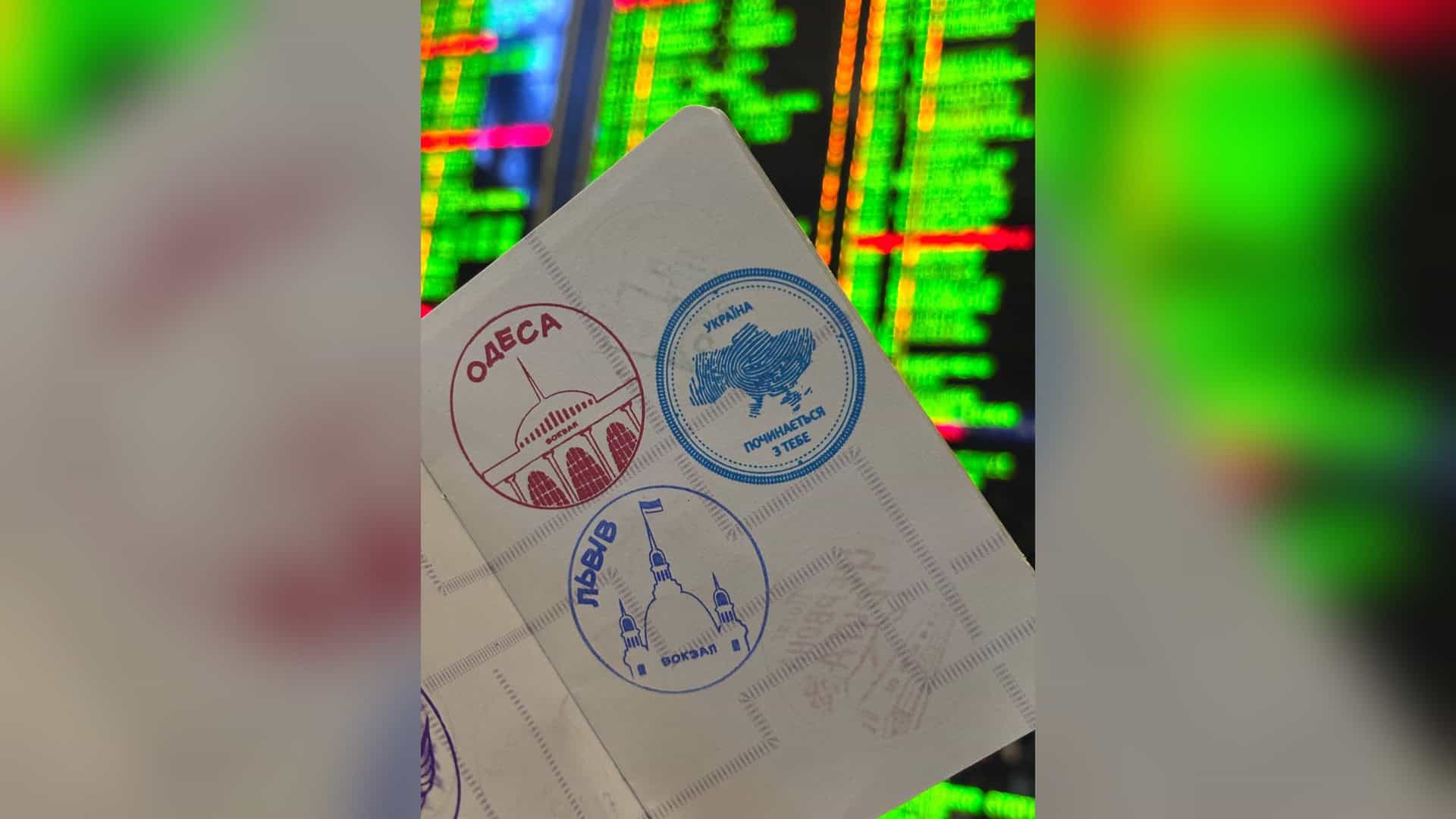 Печатка-штамп «Україна починається з тебе» на центральному вокзалі Києва від 23 серпня — акція Укрзалізниці
