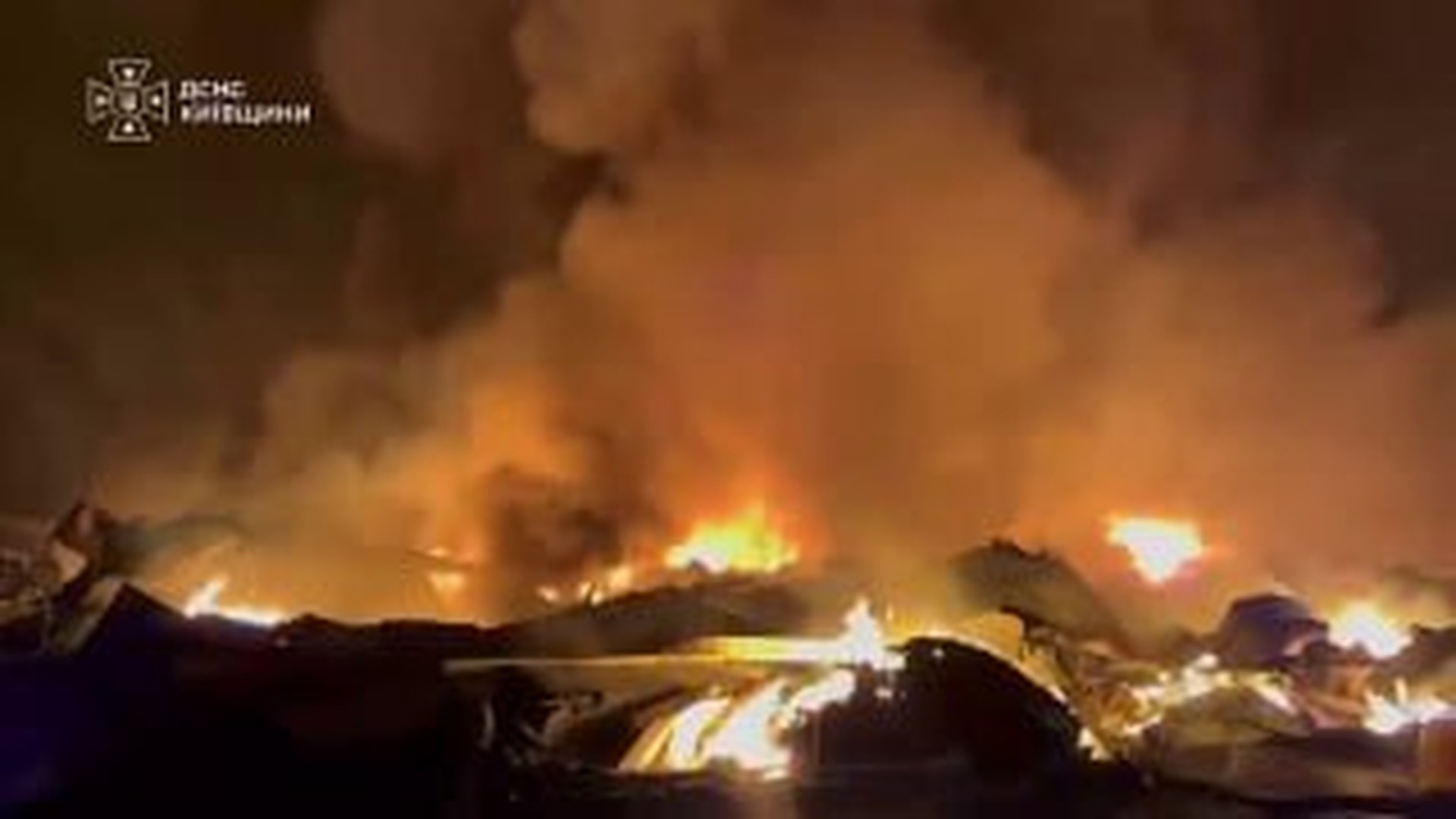 У Голосіївському районі будинок зруйновано, стався витік аміаку Наслідки масованого ракетно-дронового удару по Києву та Київщині: 17 загиблих і 44 постраждалих після 24 балістичних ракет і 115 дронів