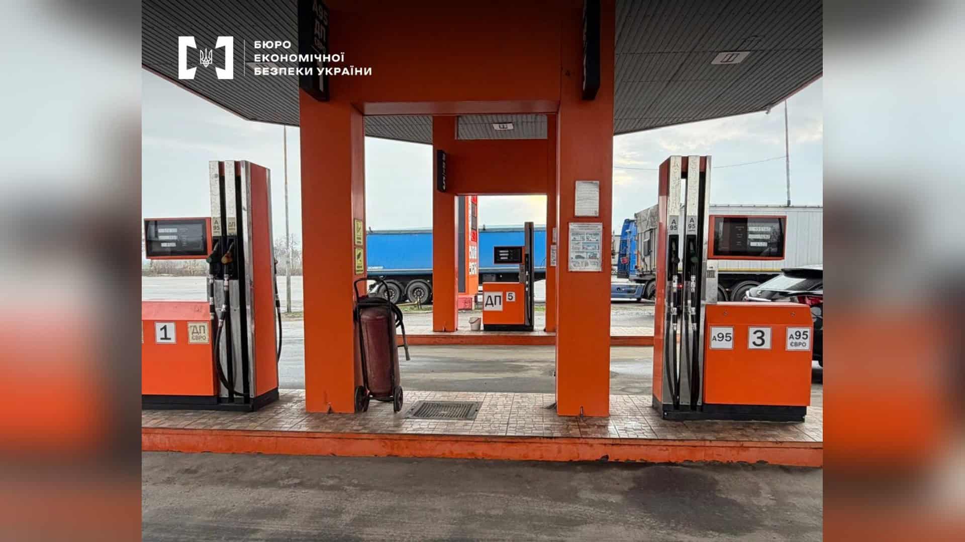 До Великодня призначено додатковий поїзд Київ – Львів — продаж квитків уже відкрито Детективи БЕБ вилучили понад 100 тисяч літрів сумнівного пального на нелегальній АЗС Київської області