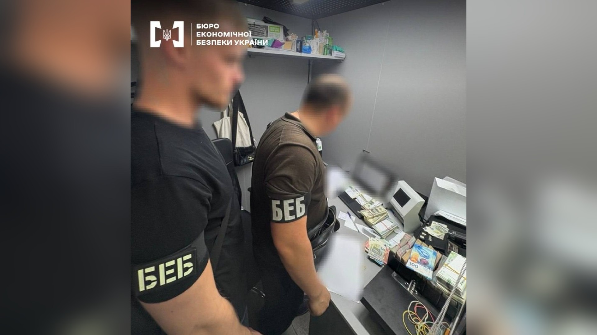 Детективи БЕБ викрили мережу нелегальних обмінників у Києві та вилучили готівку на суму понад 7 млн грн у різних валютах