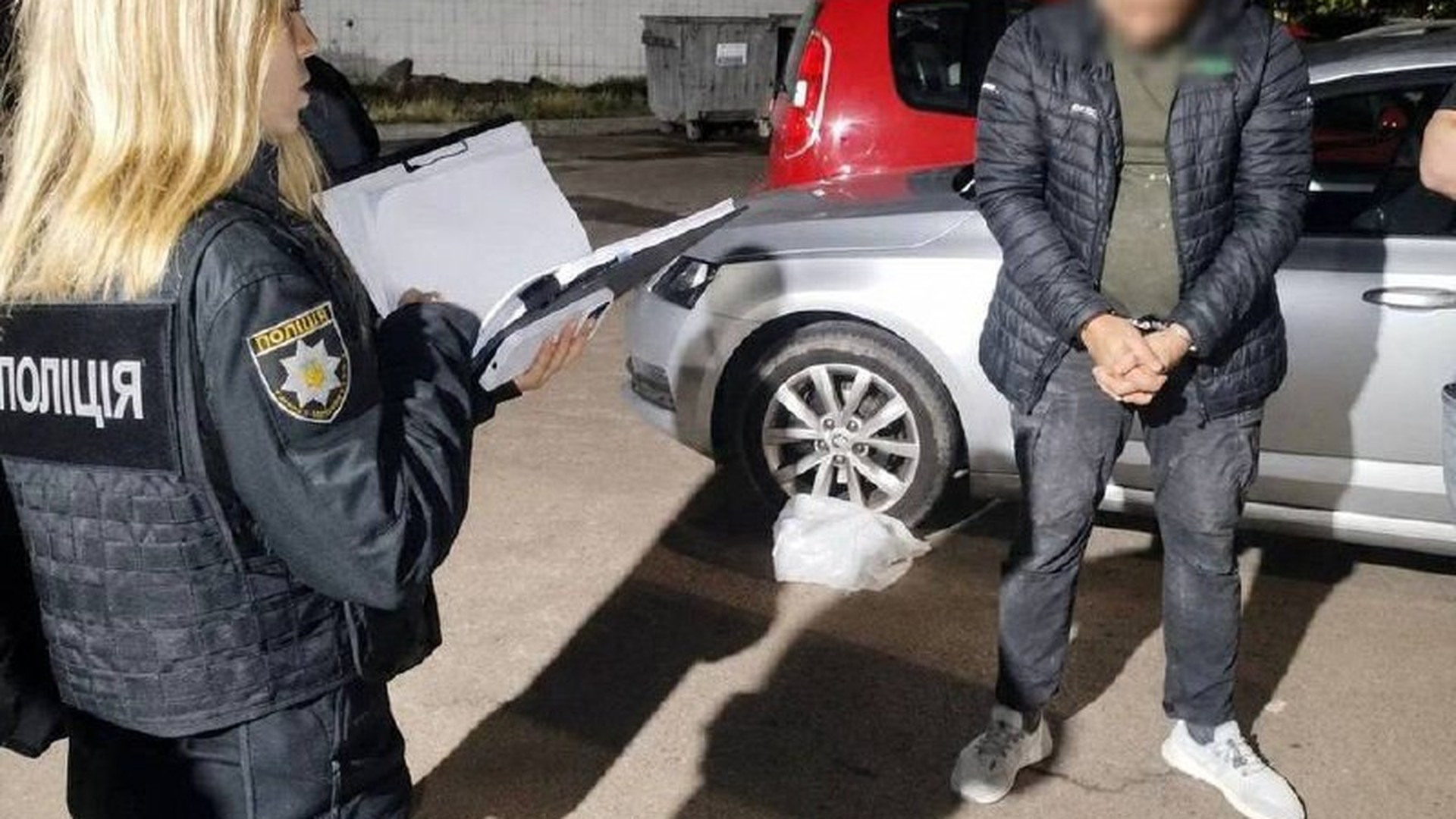 49-річну киянку затримали за підпал дверей сусідки через ревнощі Поліцейські Києва затримали 47-річного учасника шахрайської схеми, який ошукав двох людей на понад 12,5 млн грн