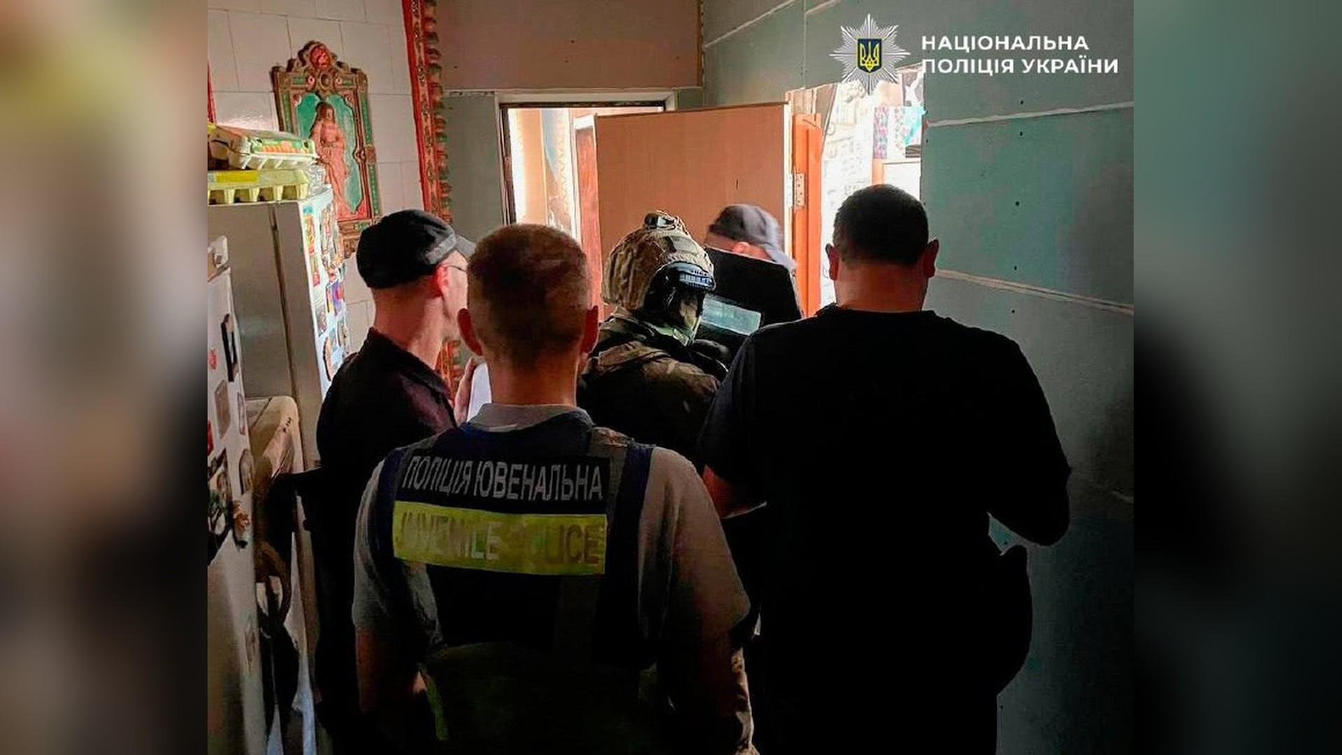 Двоє неповнолітніх підлітків з Подільського району затримані за напади з ножем і кастетом на двох жінок у центрі Подолу