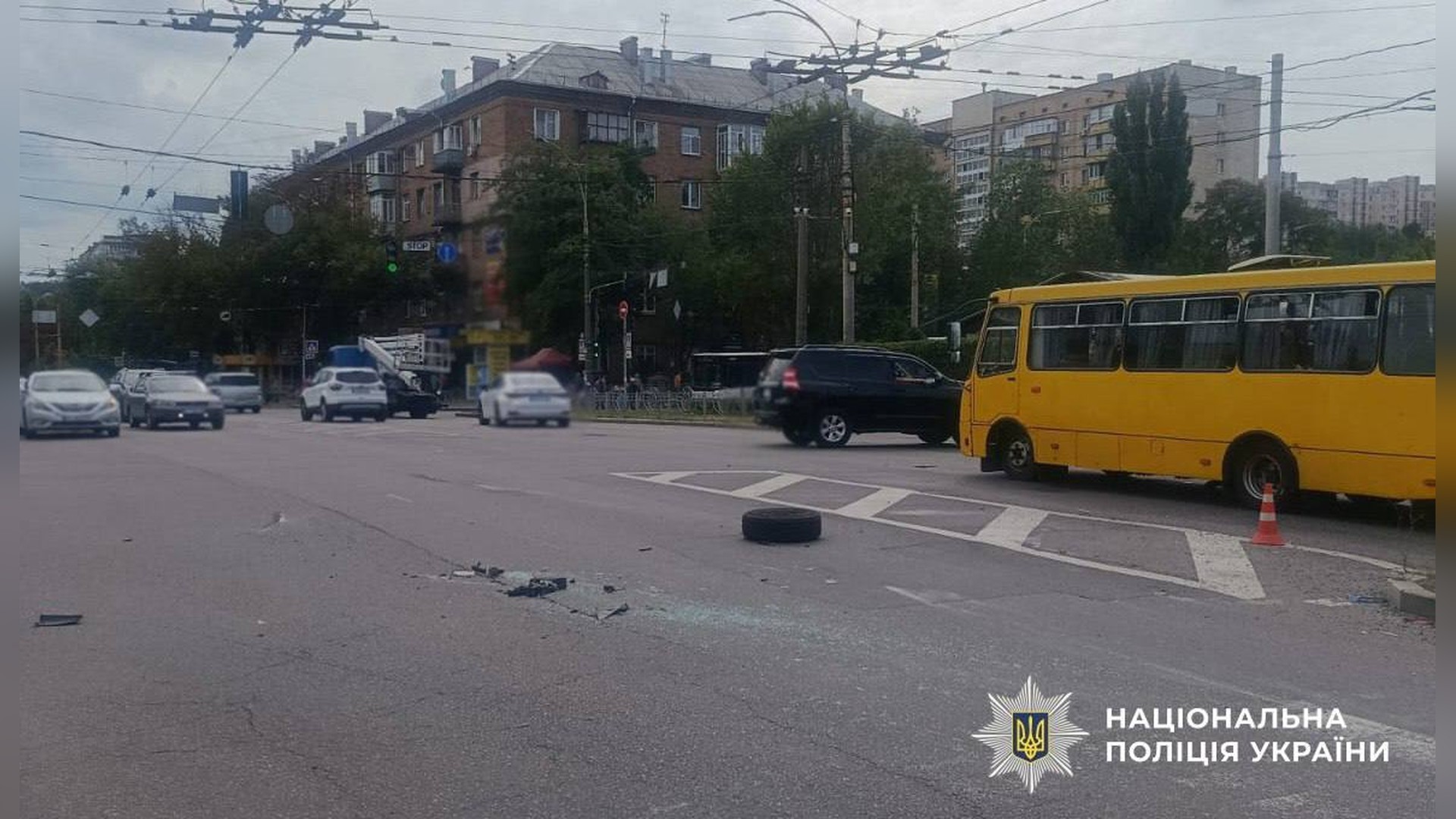 1,9 млн переплати за світло для Деснянських шкіл: посадовицю освіти судитимуть Перехресток проспекту Європейського Союзу та вулиці Вишгородської у Подільському районі після зіткнення Volkswagen і Toyota Prius, вісім осіб госпітал