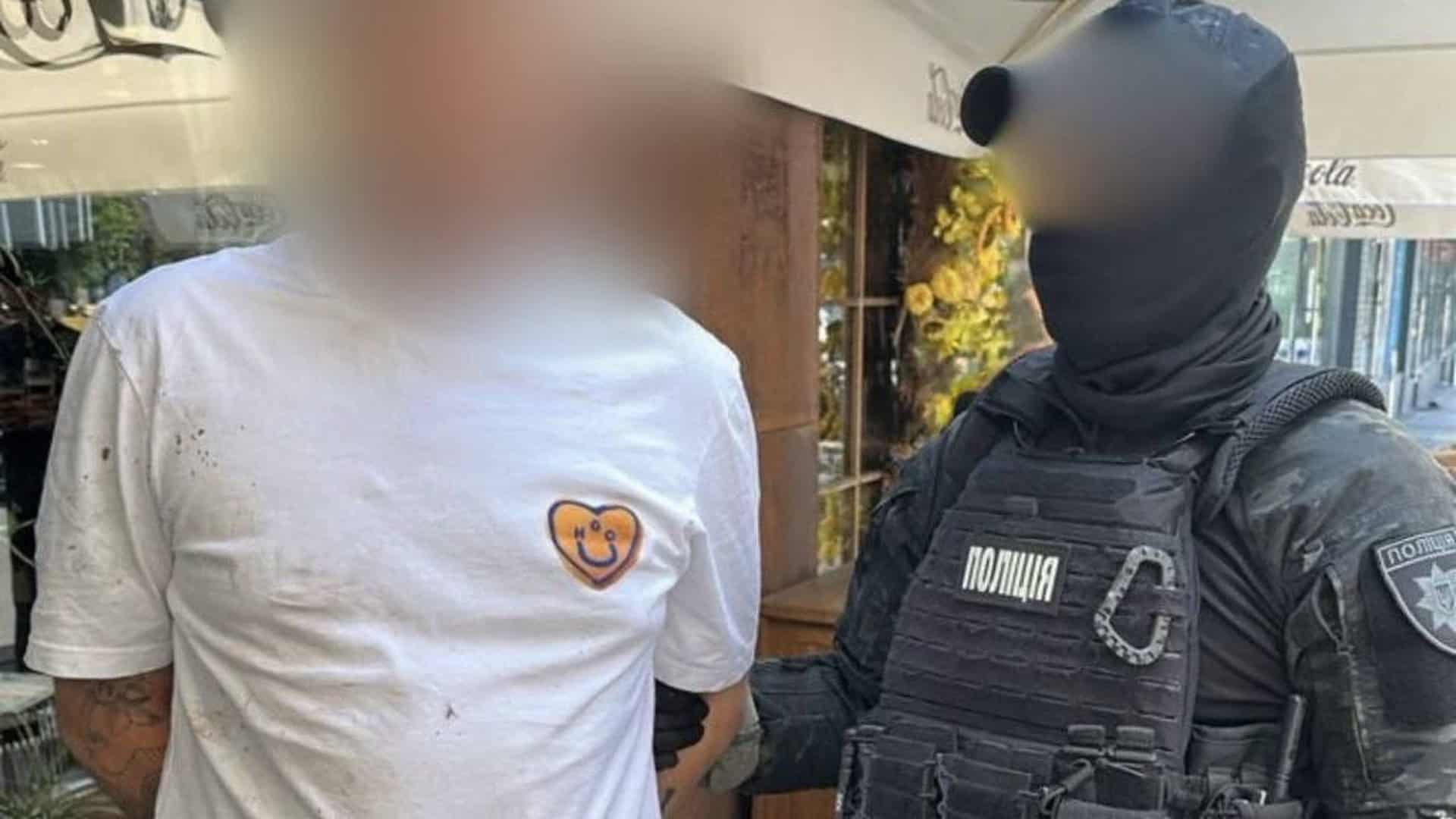 Екскомандувача логістики ПС підозрюють у збагаченні на 21 млн Затримання 23-річного киянина, який продавав фіктивне бронювання та зняття з військового обліку за 6000 доларів у Києві