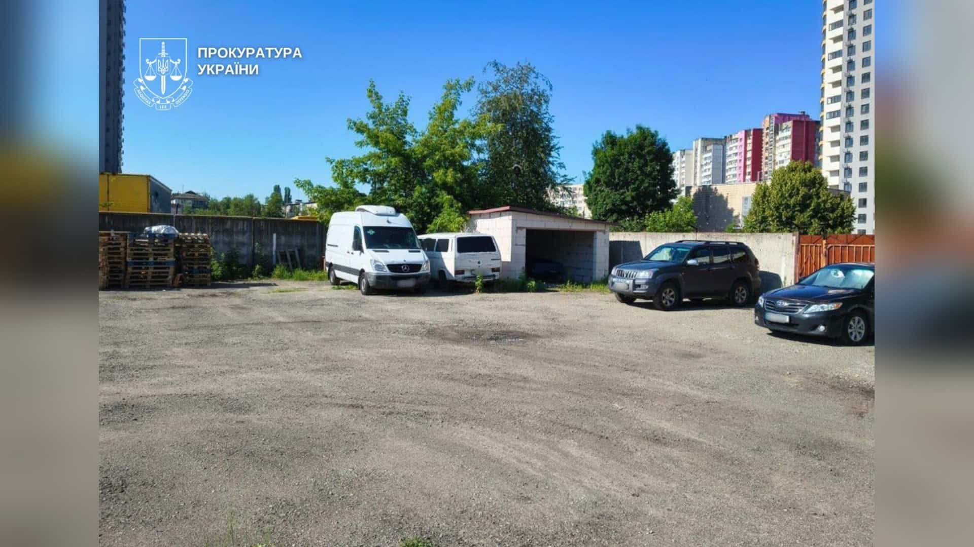 Амброзія у Києві: карантин діє з 2024-го, насіння живе 20 років Київська міська прокуратура подала позов до суду про знесення трьох самочинних будівель на комунальній ділянці в Дніпровському районі вартістю майже 6
