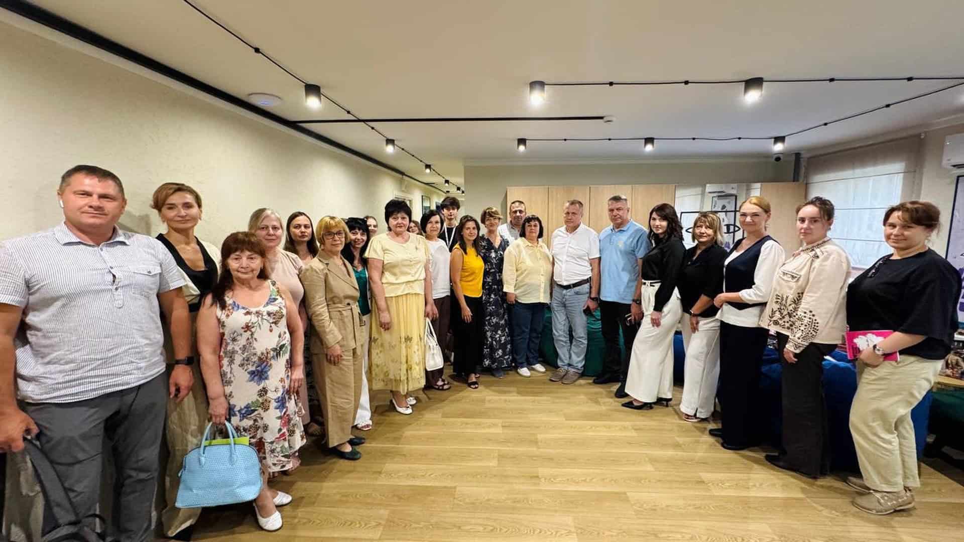 Рада ветеранів Деснянського району обговорила меморіалізацію загиблих захисників Координаційна зустріч у Київській ОВА щодо маршруту підтримки молоді 12–21 року в кризових станах