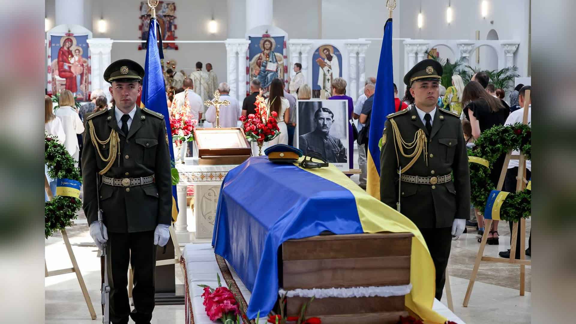 Кияни вимагають звільнення директорки Департаменту охорони культурної спадщини Учасники церемонії прощання з полковником Євгеном Коновальцем у Патріаршому соборі УГКЦ в Києві