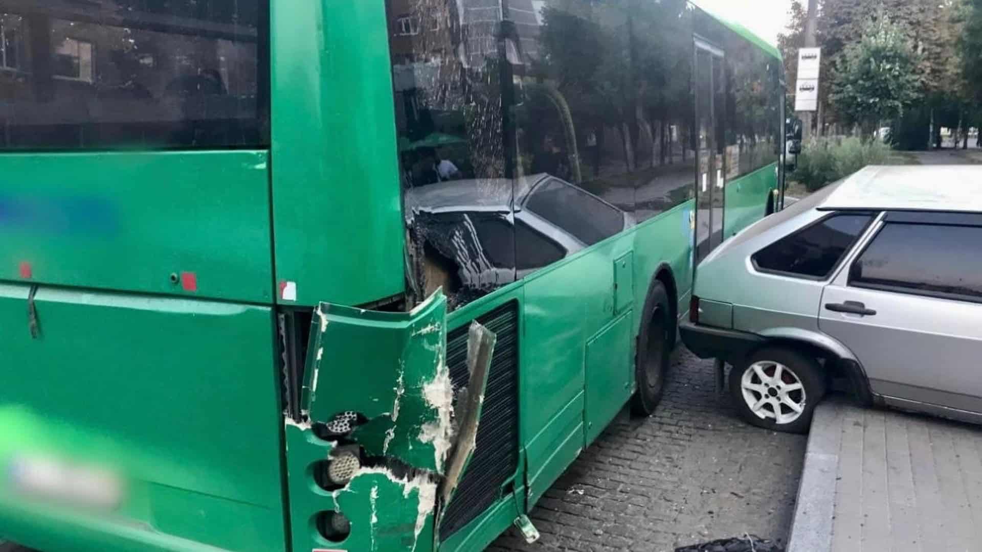 46-річного бориспільця затримали за збут амфетаміну — йому загрожує до 10 років Місце ДТП у Білій Церкві на бульварі Олександрійському, де автомобіль ВАЗ збив 53-річну пішохідку на зупинці