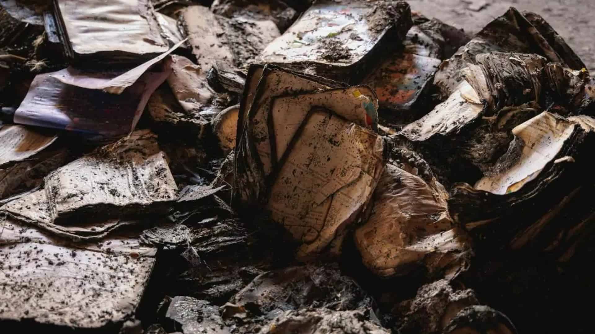 У Голосіївському парку з’явився тур VR до 19-річчя Обгорілі та розмоклі книги лежать купою на складі видавництва після ракетного удару по Київщині