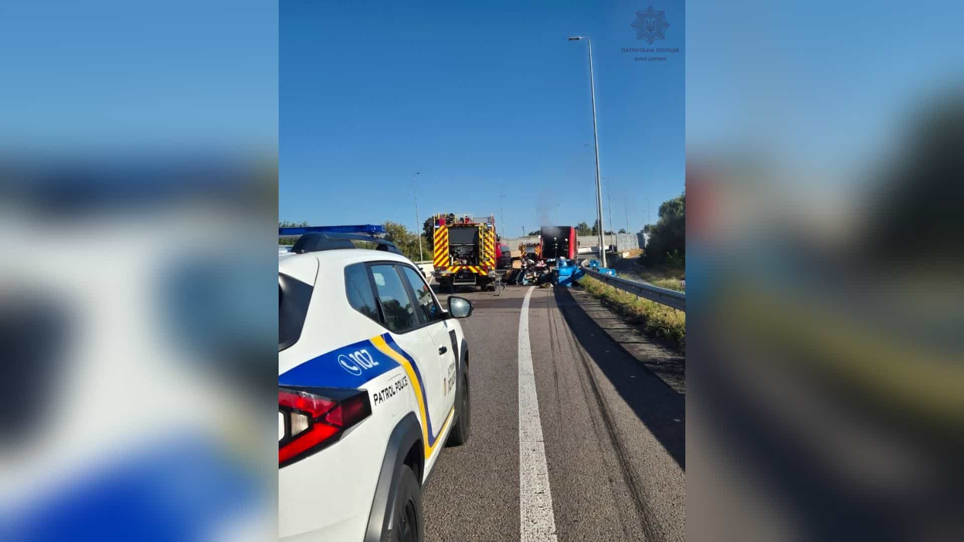 Пожежа вантажівки на 66 км траси М-05 Київ — Одеса біля селища Гребінки на Київщині, перекрита права смуга