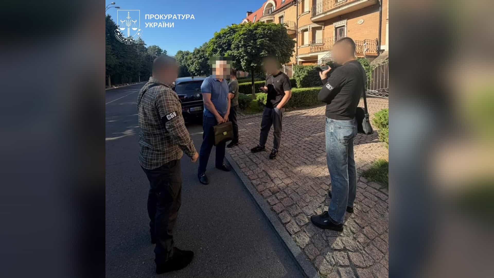П'яна киянка підозрюється у загибелі собаки: викинула пінчера з балкона Будівля суду або прокуратури — власнику групи компаній і його сину оголошено підозру у пособництві рф через продовження бізнесу після вторгнення