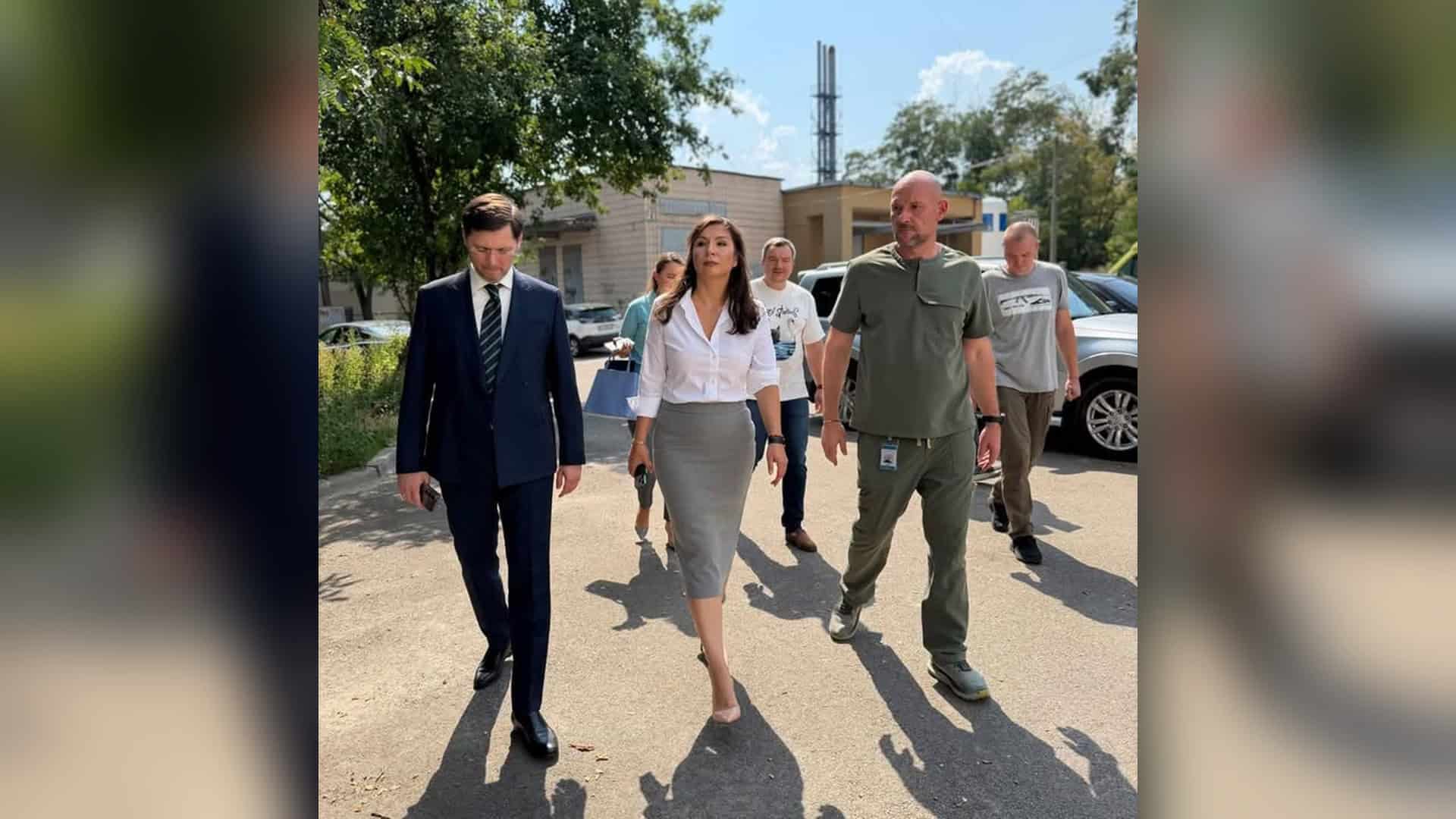 У Святошинському районі Києва щодня роблять близько 100 щеплень Заступник міністра охорони здоров'я України Ігор Копач разом із директоркою Департаменту охорони здоров'я міста Києва Тетяною Мостепан провели виїзні