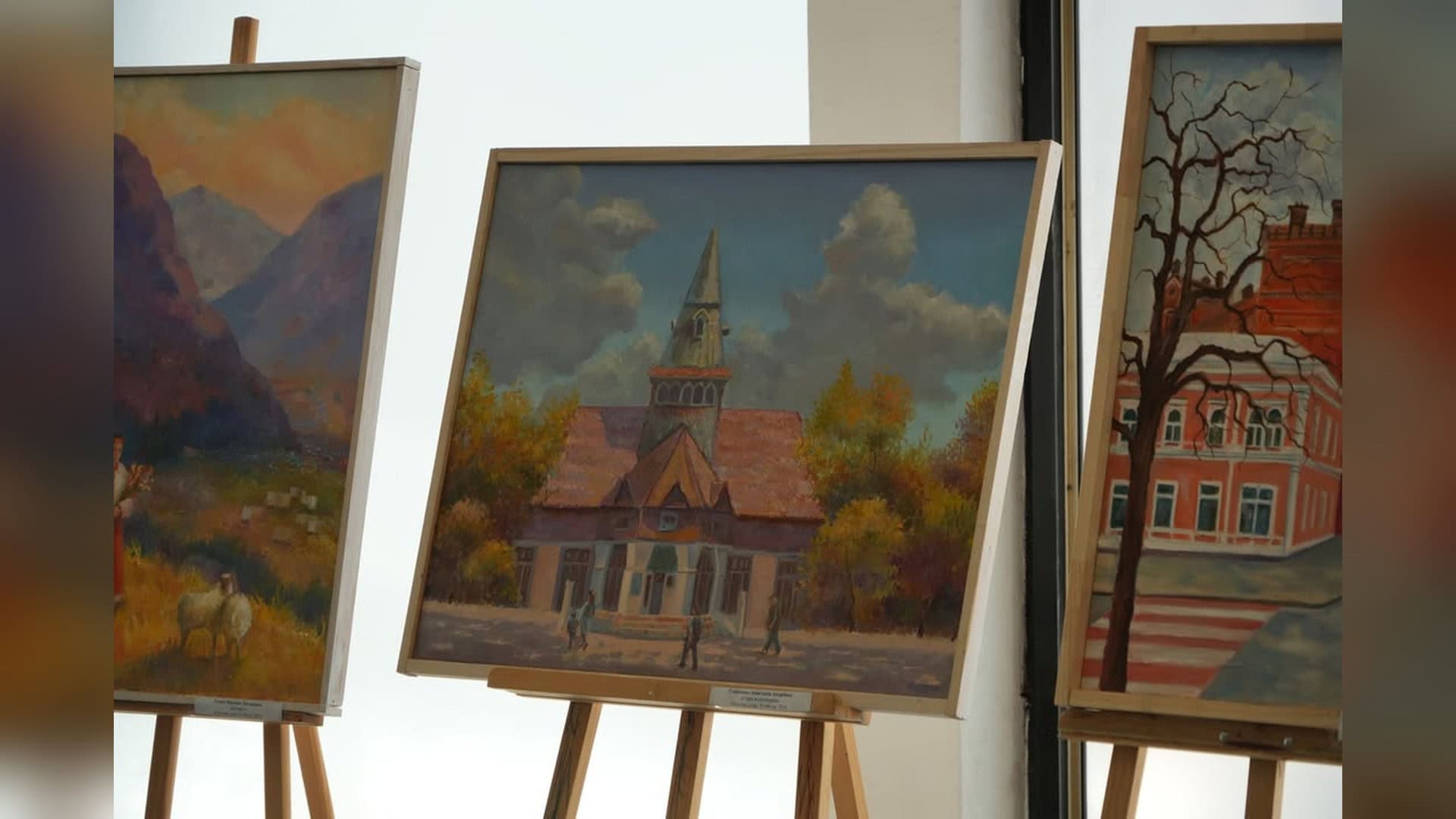 Софія Київська встановила 28 сейсмодатчиків для захисту від вібрацій ракет До Дня Незалежності України у вестибюлі станції метро «Золоті Ворота» відкрилася художня виставка «Незалежність України». Організатором проєкту виступ