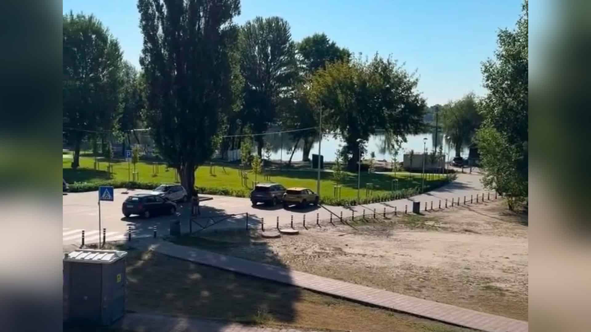Протест водіїв «Київпастранс»: чому вони не згодні працювати під час тривоги Біля рекреаційної зони «Наталка» на Оболоні обмежили заїзд і паркування автомобілів з боку вулиці Прирічної. Відповідні обмеження встановило КП «Плесо