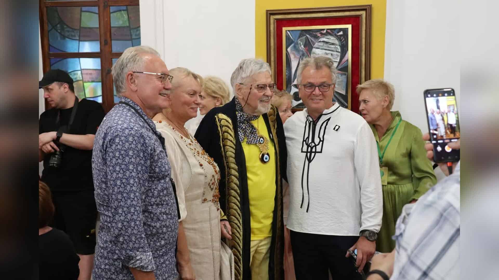 «Софія Київська»: ЮНЕСКО виділило $29 тис. на реставрацію розписів трансепту У галереях «Хлібні» Софії Київської відкрилася виставка «Тріумф Букета» до 95-річчя Олександра Дубовика