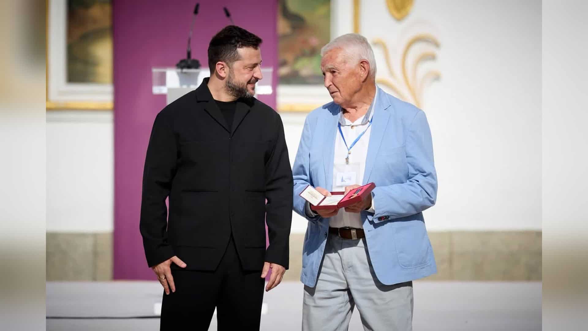 У Хлібні зіграли на 15 домрах одразу — Bouquet Kyiv Stage Ансамбль Києво-Печерської лаври у Києві — вигляд на архітектурний комплекс з дзвіницями та соборами