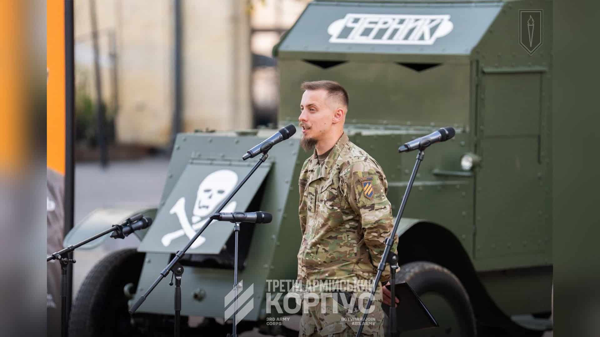 На Арсенальній площі показали панцерники Січових стрільців