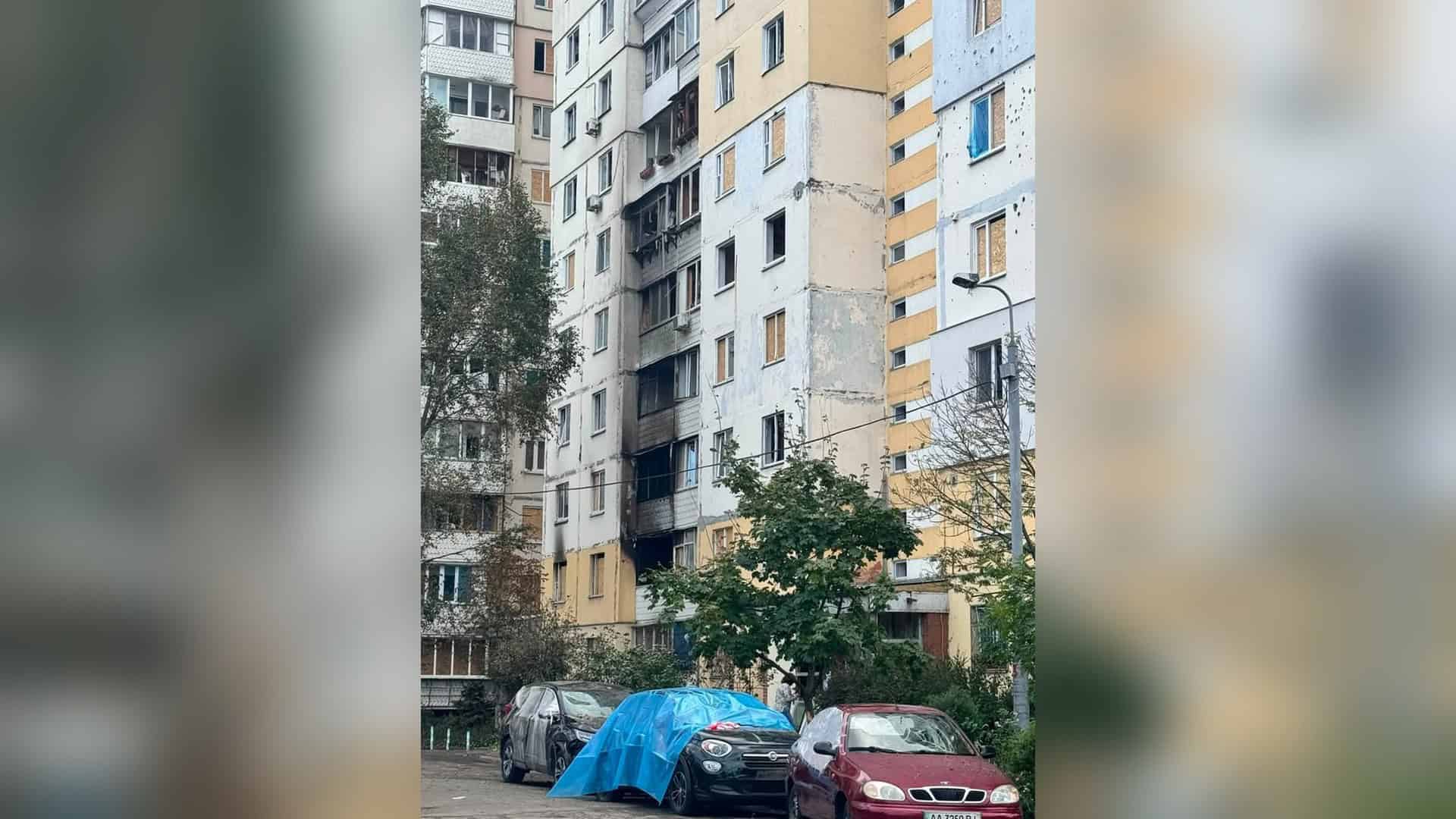Перекриття доріг у Києві: мапа kyiv.news Пошкоджений унаслідок атаки БПЛА 12-поверховий житловий будинок на Оболоні в Києві — сліди пожежі, вибиті вікна на фасаді