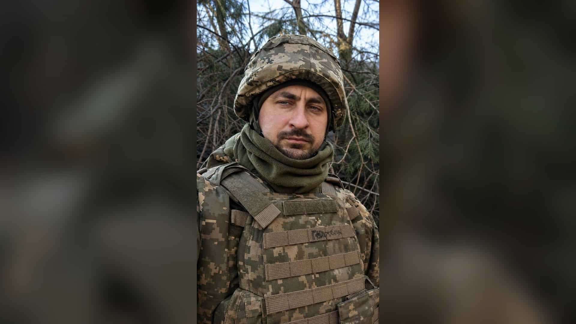 Україна вшановує День пам’яті та перемоги над нацизмом: спільна боротьба проти тиранії триває Юрій Горобець у шоломі та бронежилеті на тлі дерев — оператор БПЛА 501-го батальйону морської піхоти, який загинув на Донецькому напрямку