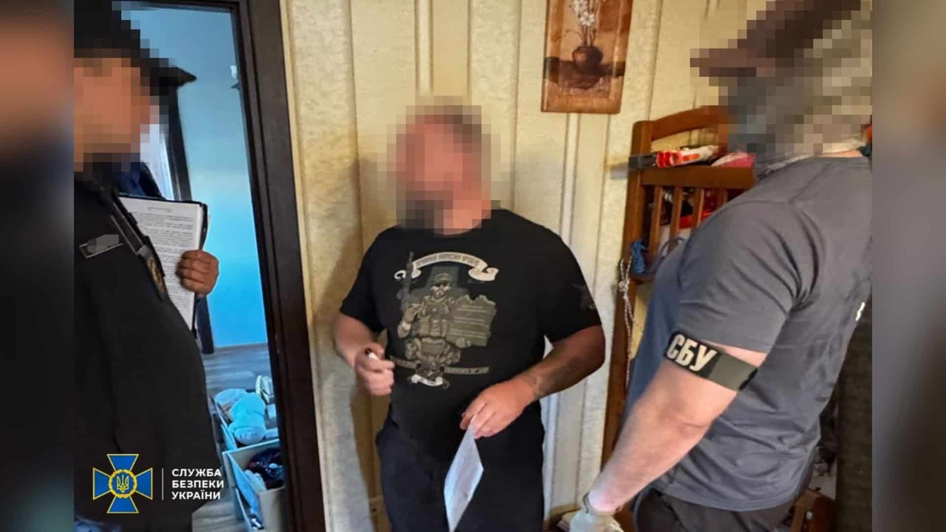 ДБР передало до суду справу про фіктивну службу військових на Київщині Слідчі СБУ та ДБР затримали командира військової частини у Києві за організацію фіктивної мобілізації за хабарі до 50 тис. грн на місяць