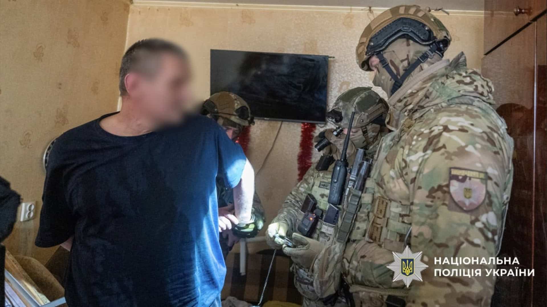 26-річного киянина спіймали після крадіжки — маскувався смолою з бочки Поліцейські затримали подружжя киян за підозрою у виготовленні та збуті матеріалів сексуальної експлуатації малолітньої дитини через Telegram