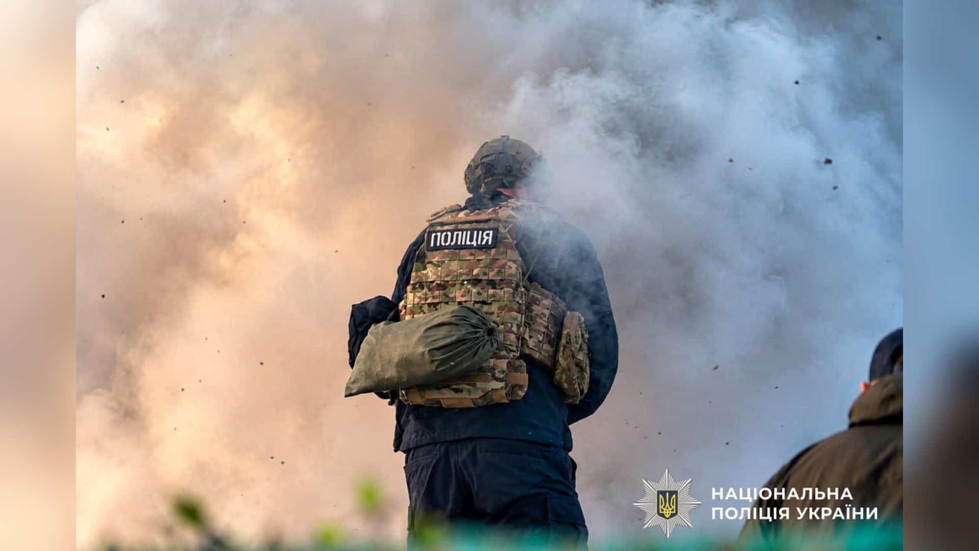 Уламки знайшли на території посольства у Шевченківському р-ні Рятувальники працюють на місці ранкового обстрілу в Києві — загинула людина, поранено рятувальника-рекордсмена Сковородку