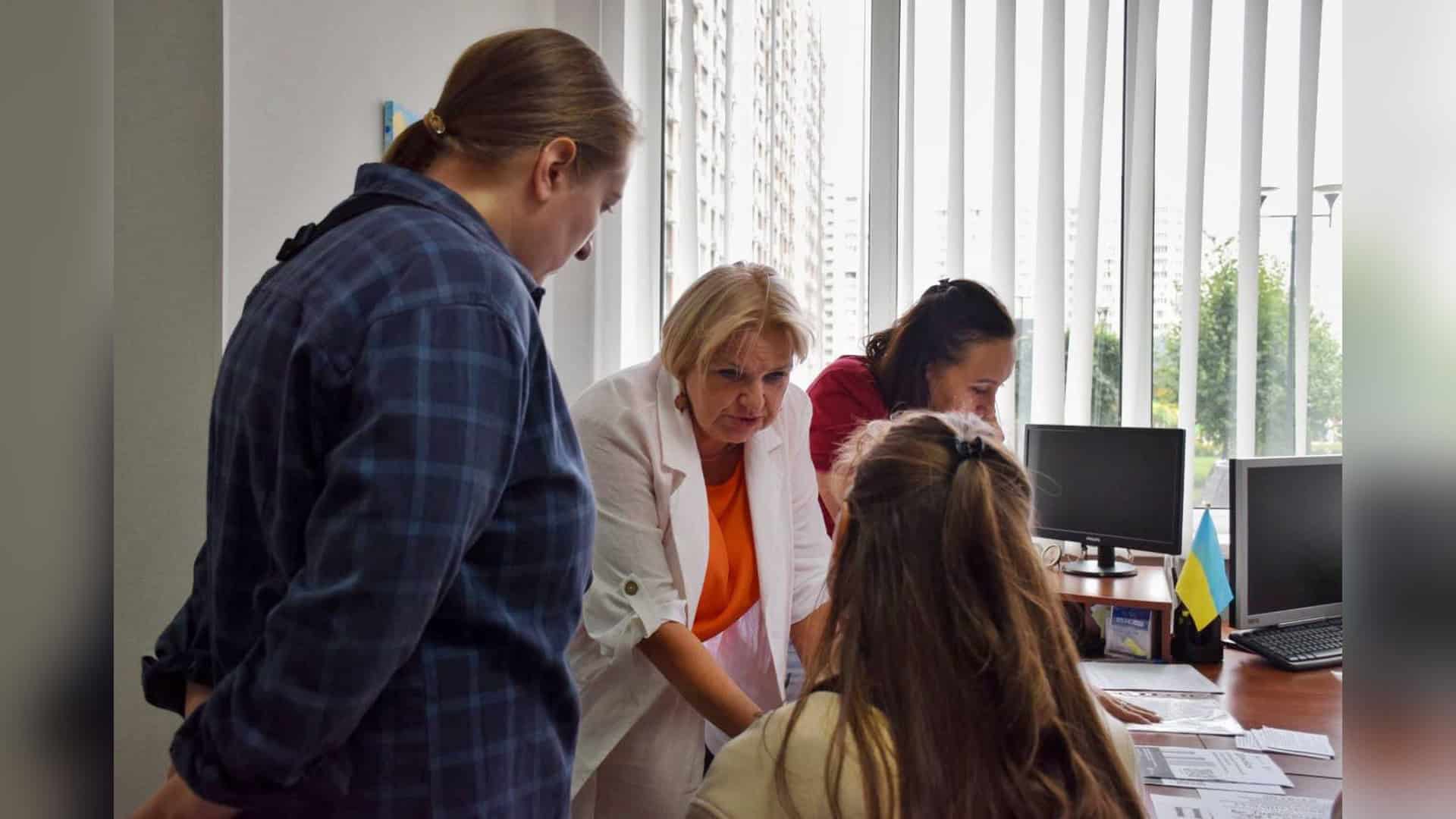Уламки «Герані-4» знайшли у лісосмузі Голосіївського району після атаки Оперативний штаб Подільської РДА у Києві після ворожої атаки — будинок на вул. Тираспільській, 54