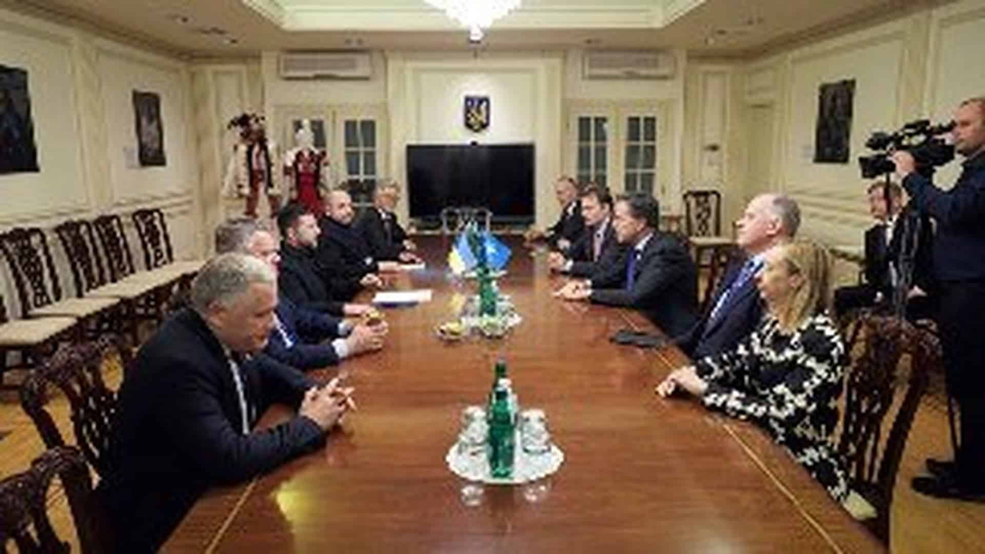 У Києві знищено відділення №6 Нової пошти: що з посилками Зеленський на зустрічі з Генсеком НАТО Рютте обговорює три хвилі балістичних атак на Київ і потреbu у «Петріотах»
