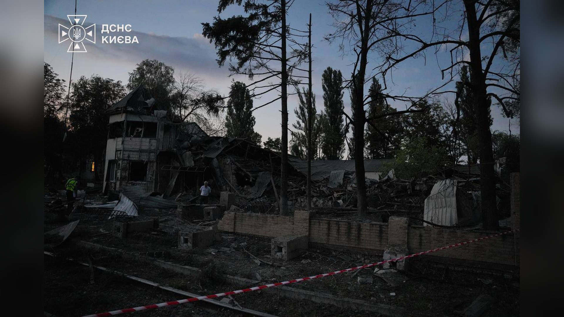 Бориспіль атакований ракетами: загиблий, 8 поранених і евакуація 48 людей Рятувальники ДСНС ліквідують наслідки нічної ворожої атаки на Київ 1 вересня — 8 загиблих у трьох районах міста
