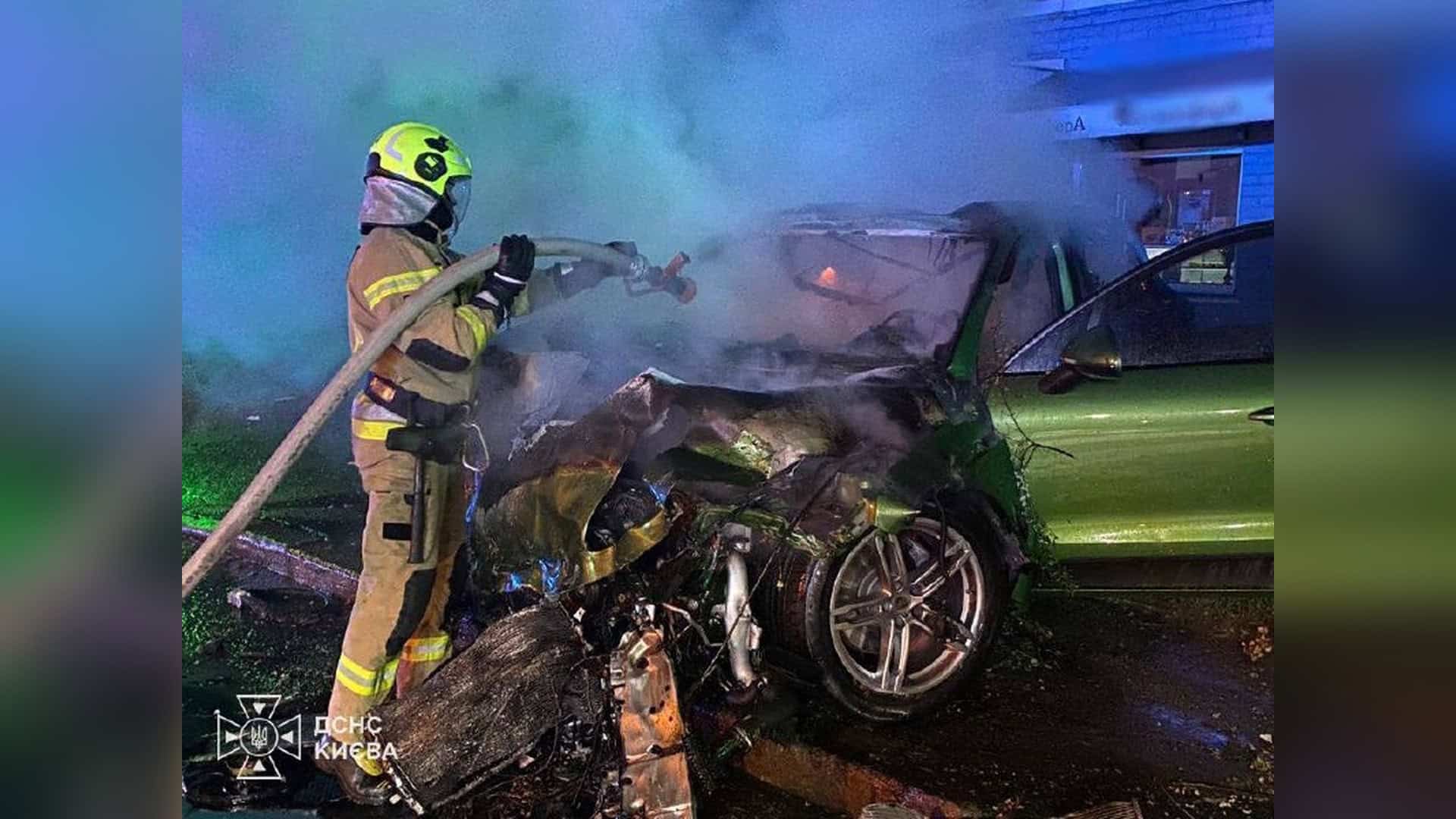 Метро «Лук'янівська» знову працює після нічної атаки на Київ Пожежники ліквідують загоряння автомобіля Porsche після ДТП на вулиці Набережно-Луговій у Подільському районі Києва вночі