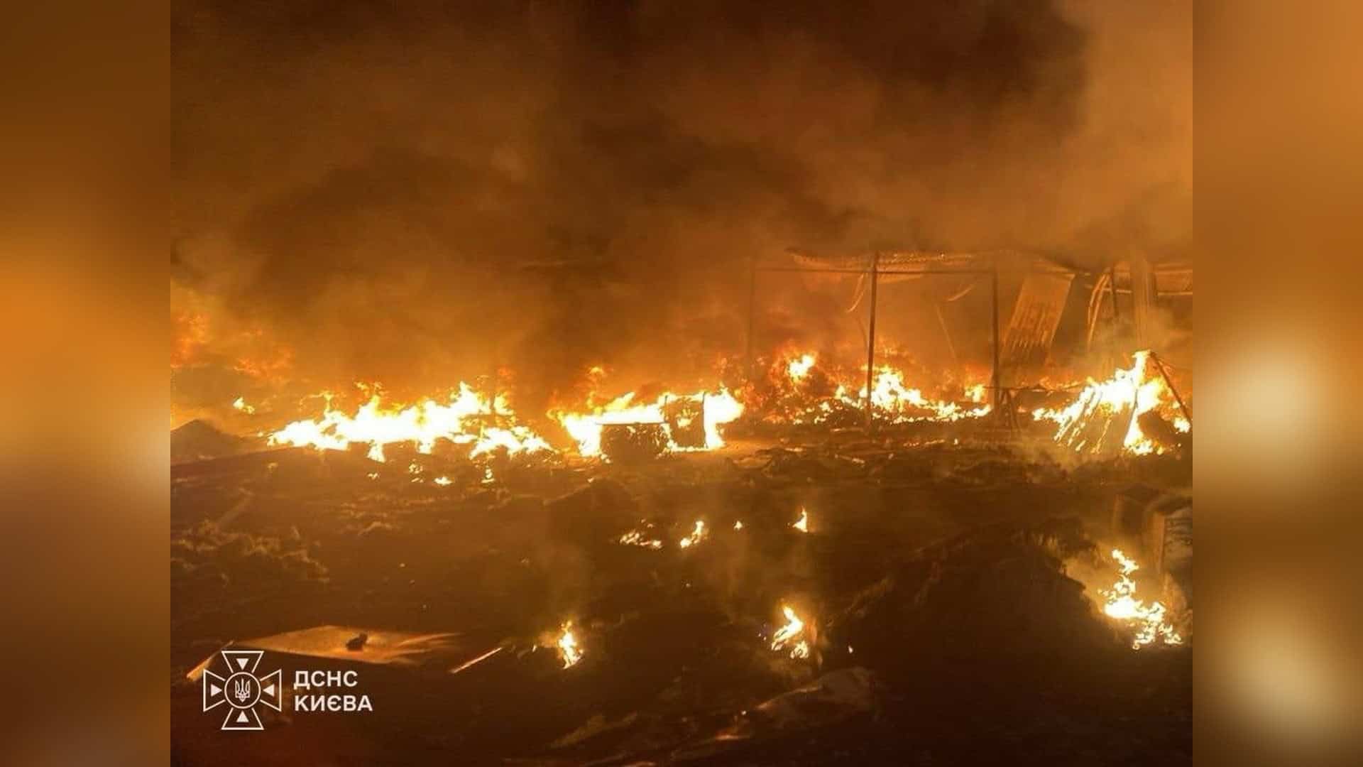 Удар по Дегтярівській 24 травня: троє загиблих, 66 пошкоджених локацій Рятувальники ДСНС гасять пожежу у Києві після ворожої атаки в ніч проти 8 вересня — шестеро постраждалих у п'яти районах