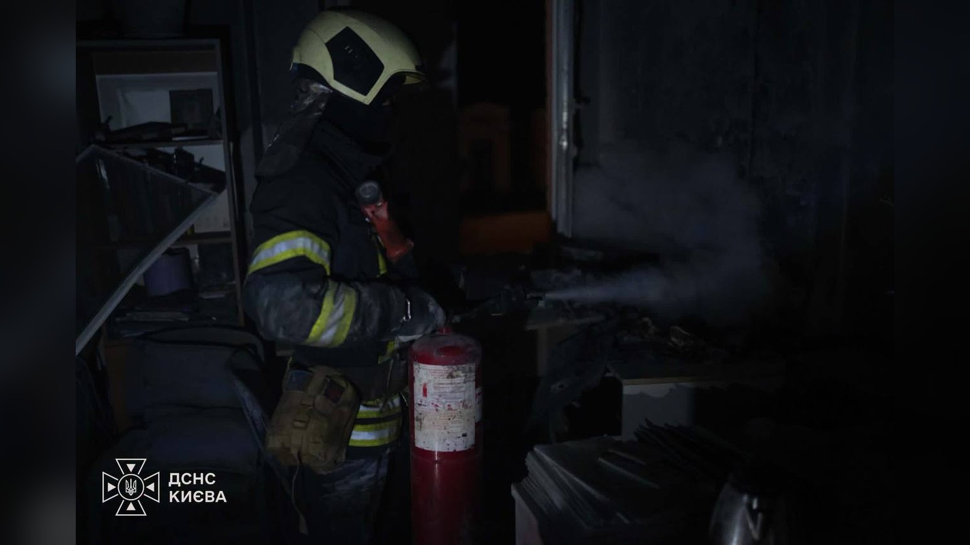 Пожежа у медичному закладі на вулиці Саксаганського у Голосіївському р-ні: рятувальники евакуювали 41 людину