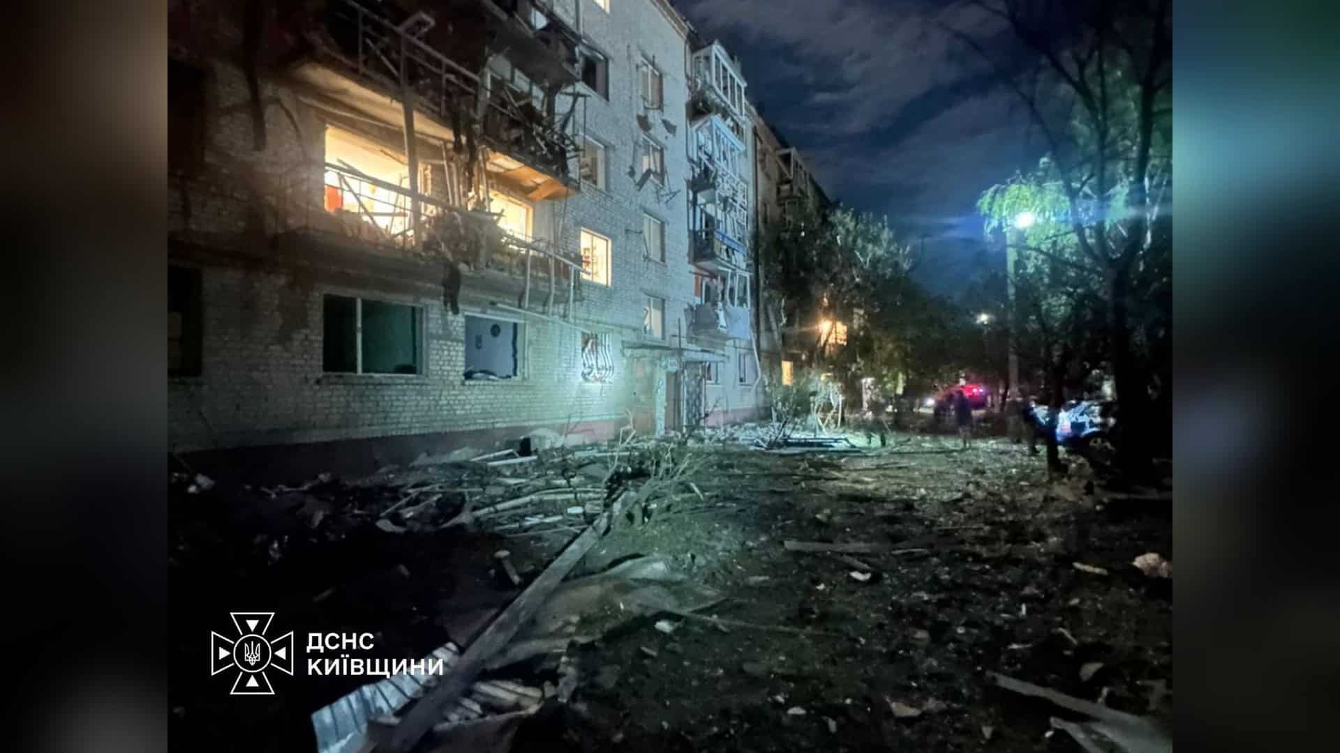 Наслідки ракетної атаки на Бориспіль: пошкоджені житлові будинки та автомобілі, 3 загиблих і 48 евакуйованих