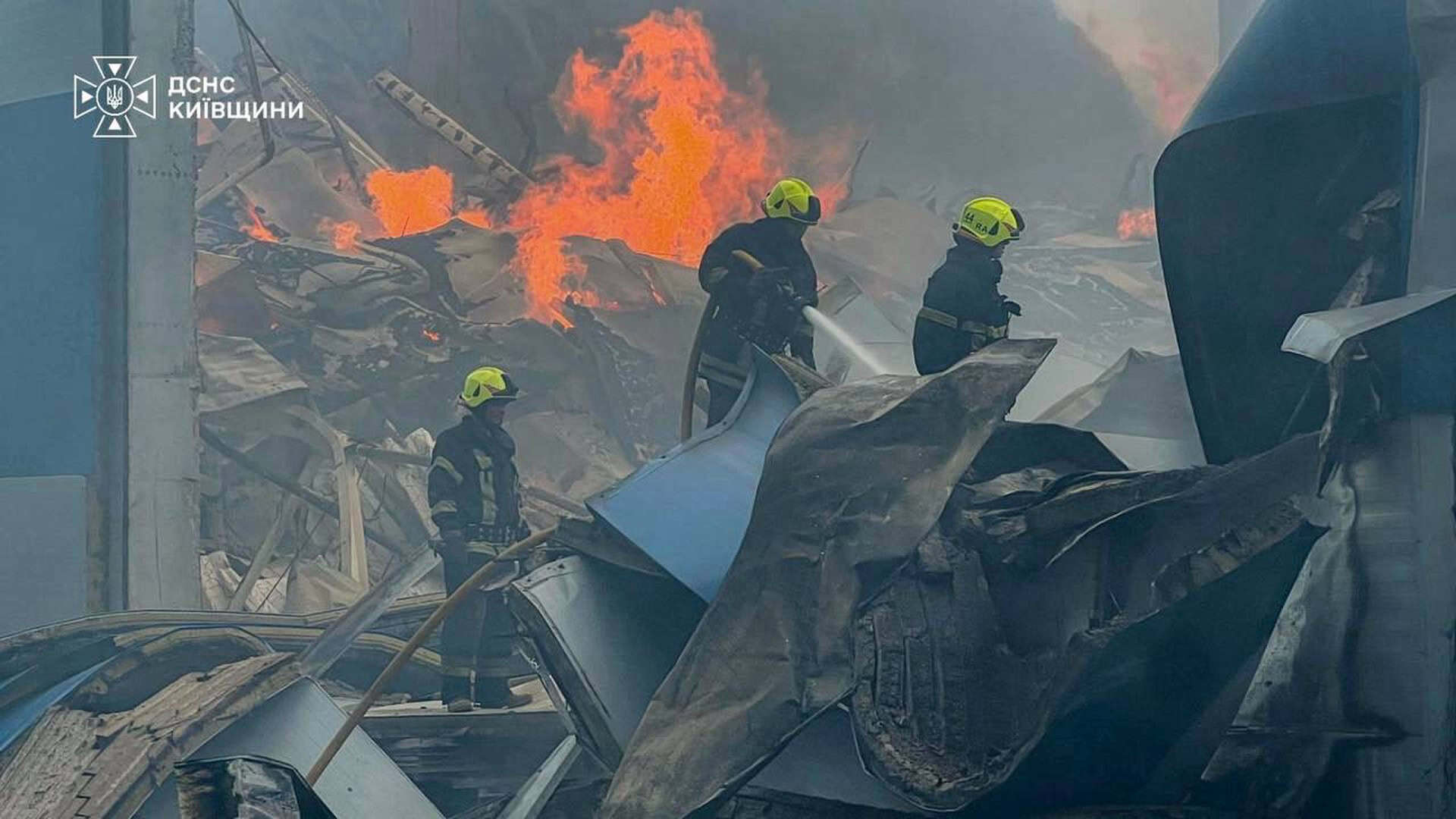 Побив і пограбував знайомого на Бучанщині — затриманому загрожує 10 років Рятувальники ДСНС у Броварському районі Київщини ліквідують наслідки російських повітряних ударів під час повторних атак