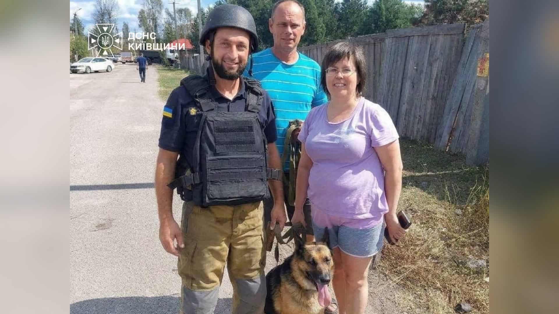 Бориспільщина: дві жінки поранені, пошкоджено будинок і три авто Рятувальники Аварійно-рятувального загону з Білої Церкви дістають собаку з глибокої ями в селі Мила на Бучанщині після ворожої атаки