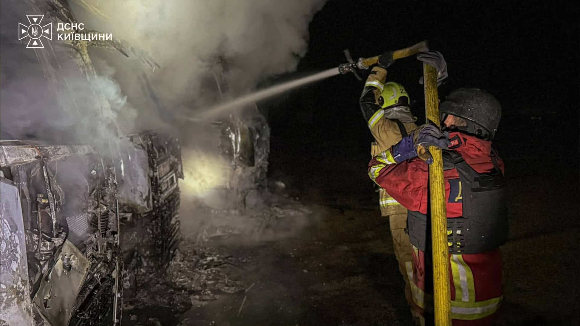 Пожежа на промисловому підприємстві Бориспільщини після дронового удару — знищено сім вантажних автомобілів