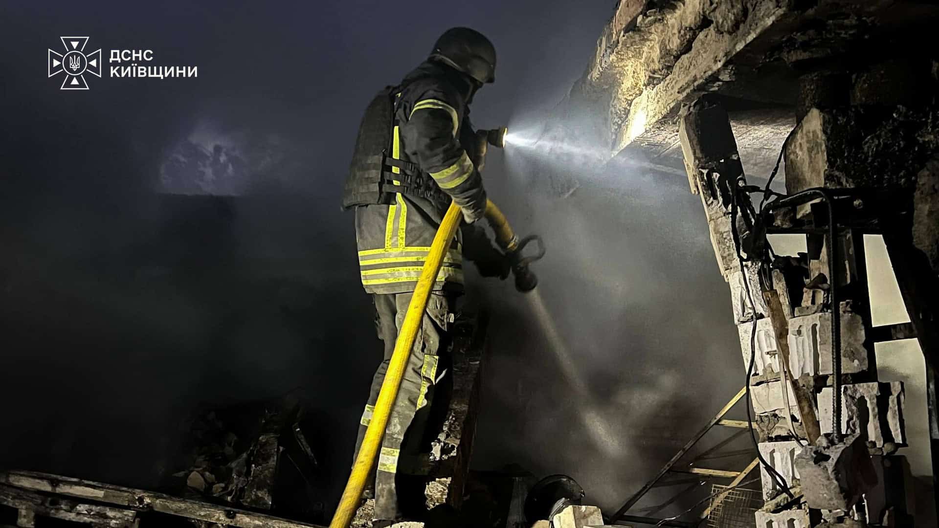 Дрони підпалили Зону відчуження: нові пожежі після «Гераней» Рятувальники працюють на місці влучання ракети у приватний будинок у Вишгороді — загинула дитина 2012 року народження